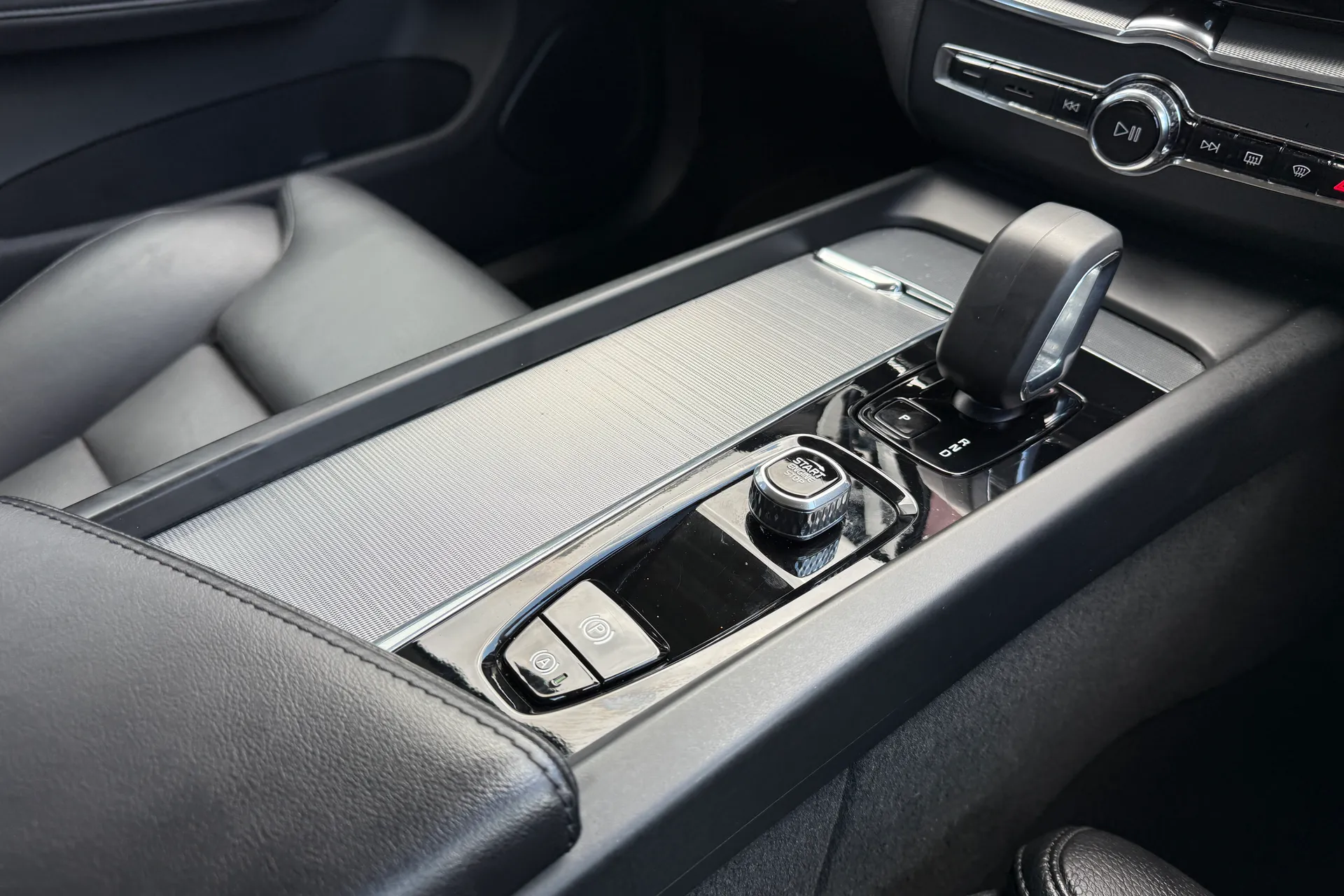 Volvo XC60 thumbnail image number 43