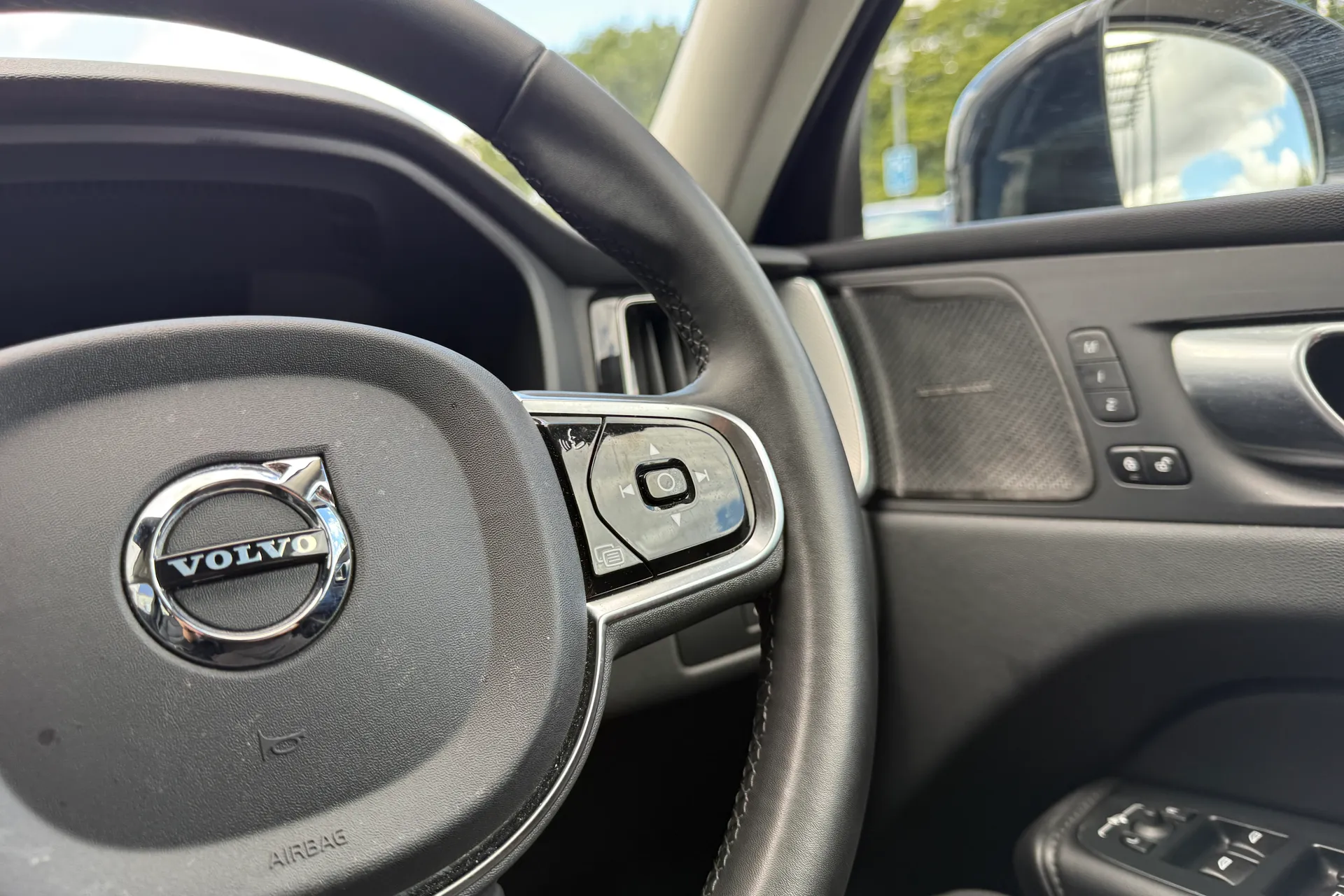 Volvo XC60 thumbnail image number 36