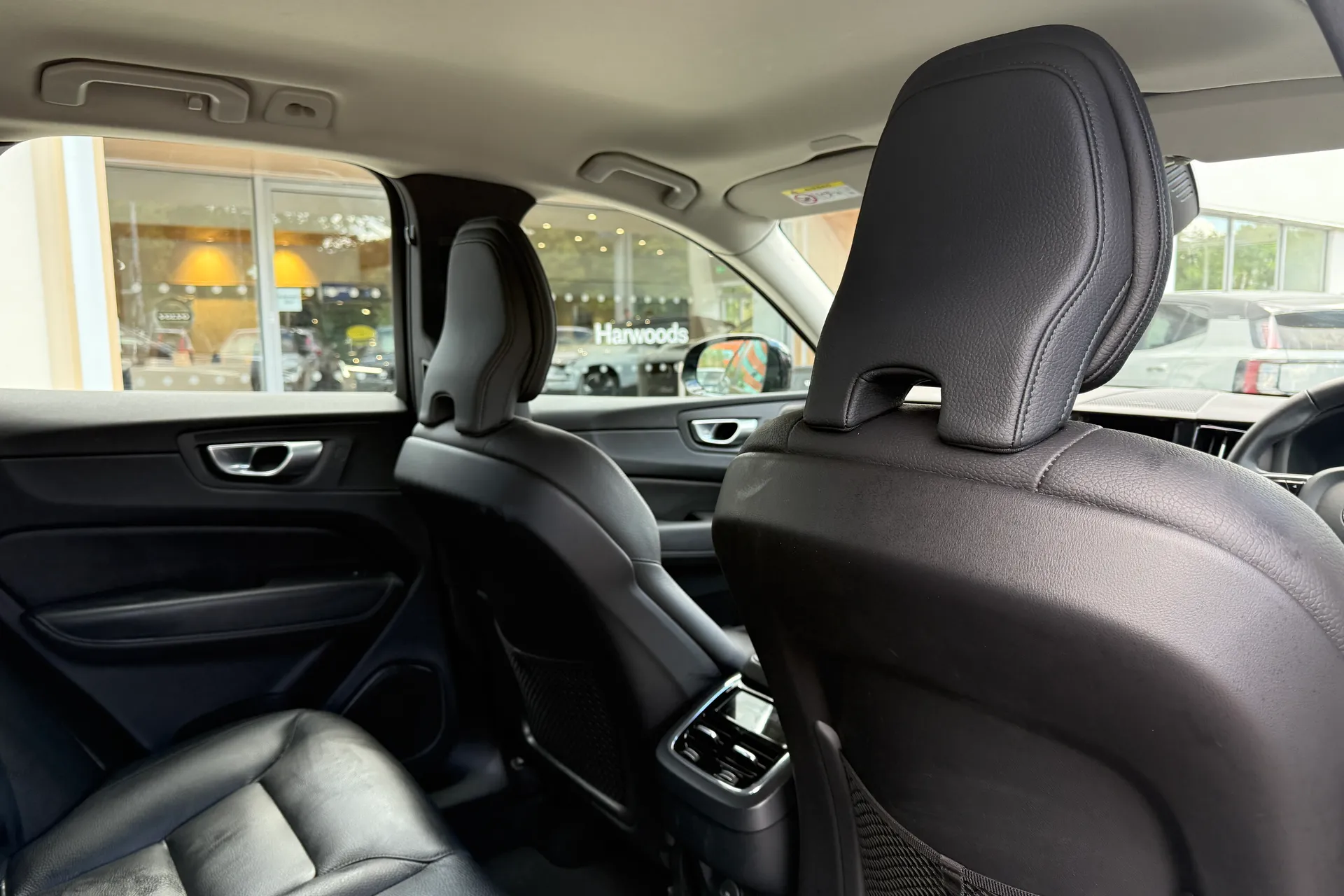 Volvo XC60 thumbnail image number 24