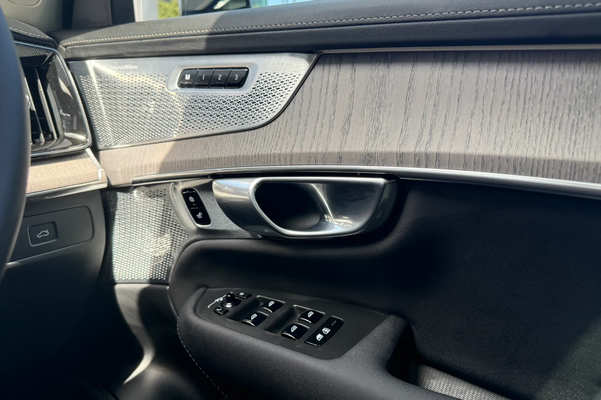 Volvo XC90 thumbnail image number 45