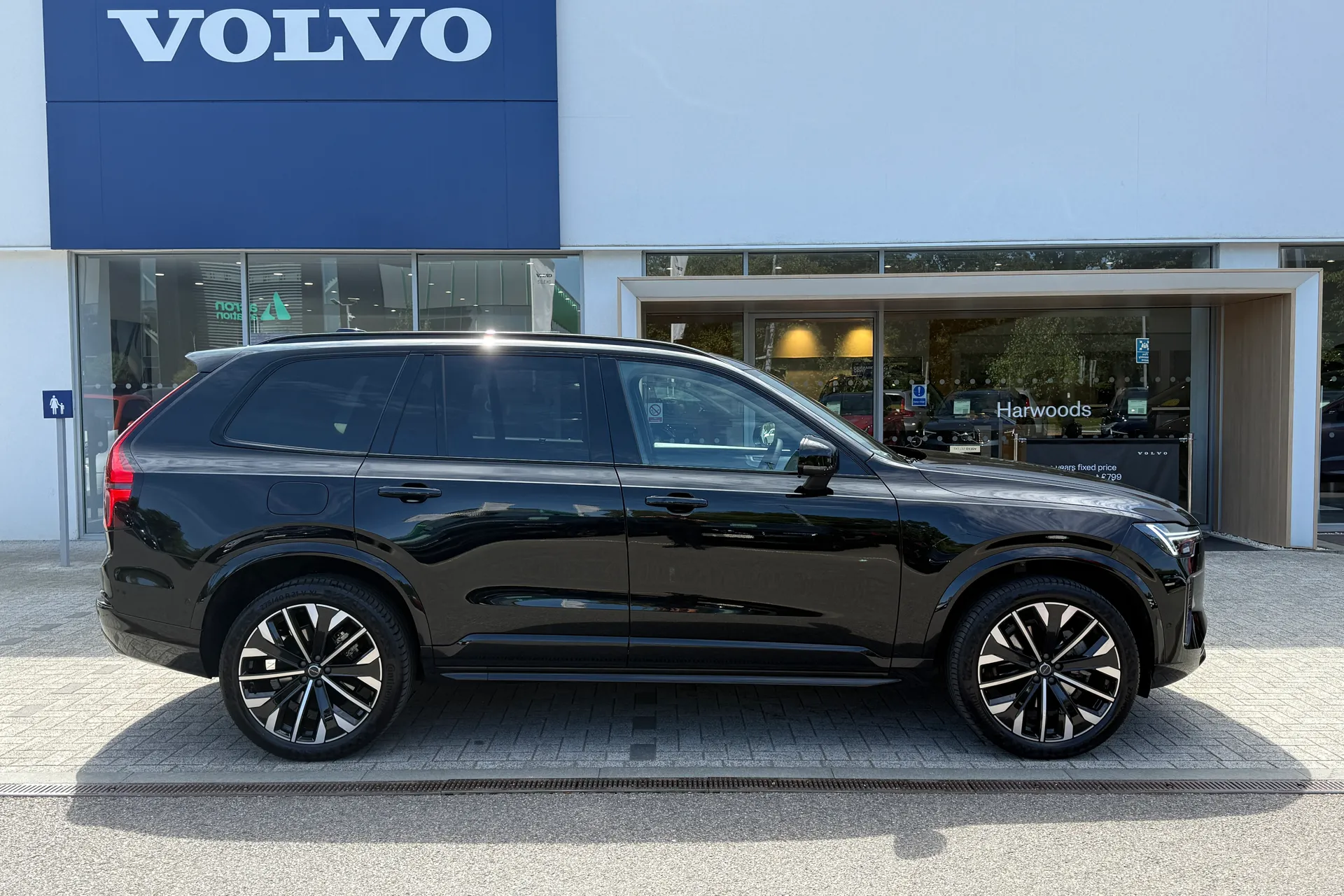 Volvo XC90 thumbnail image number 2