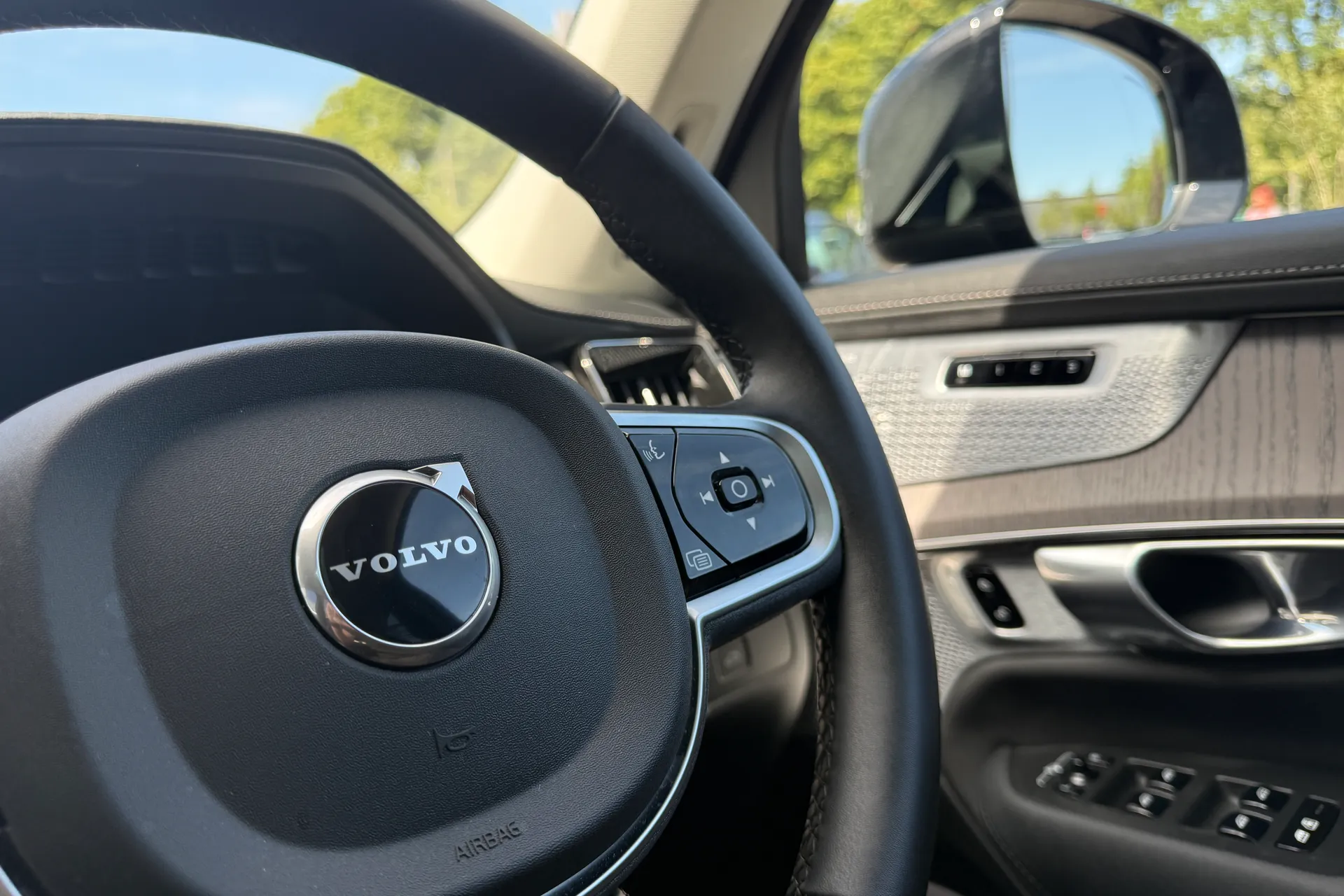 Volvo XC90 thumbnail image number 40