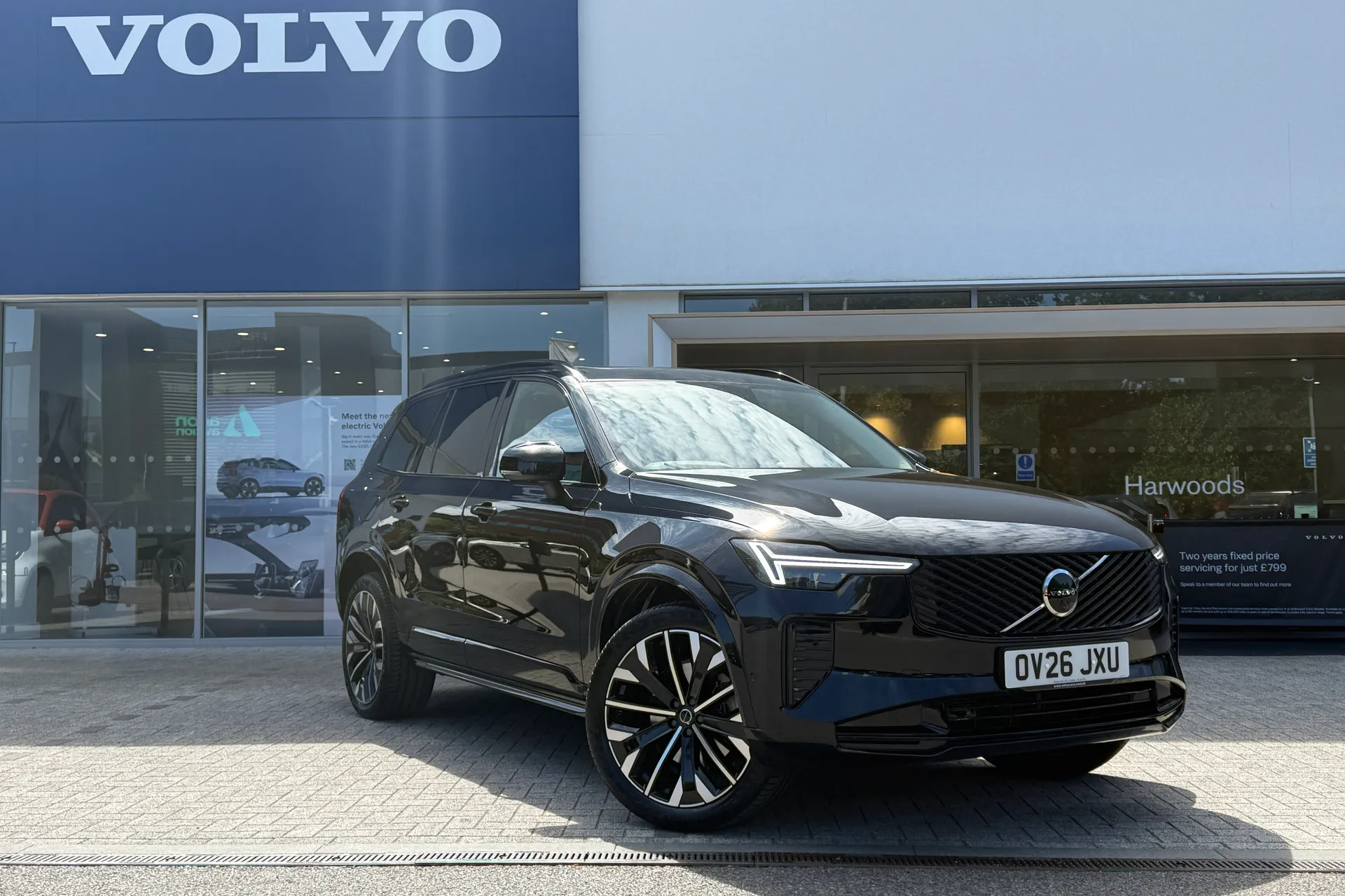 Volvo XC90 focused image