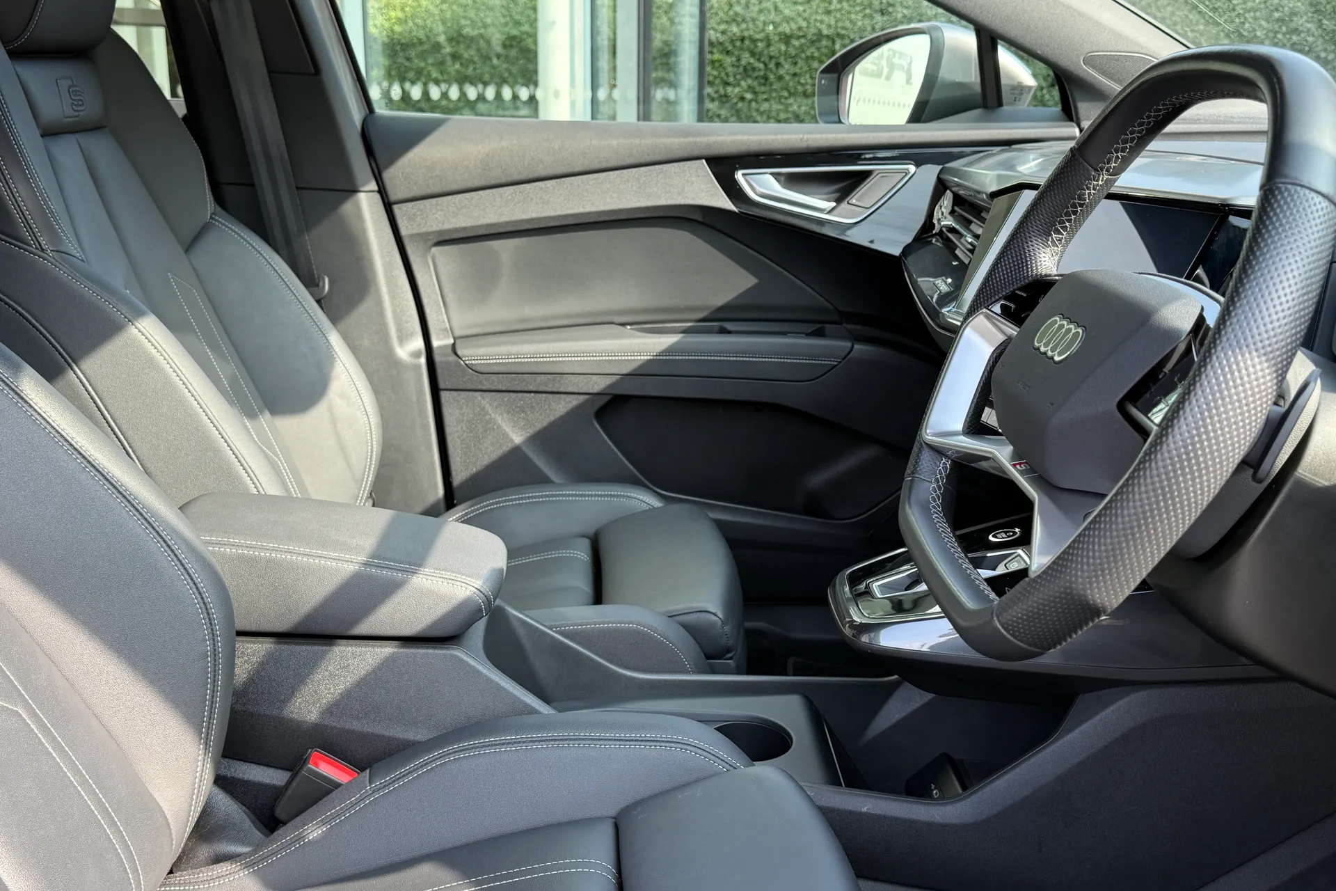 Audi Q4 thumbnail image number 10