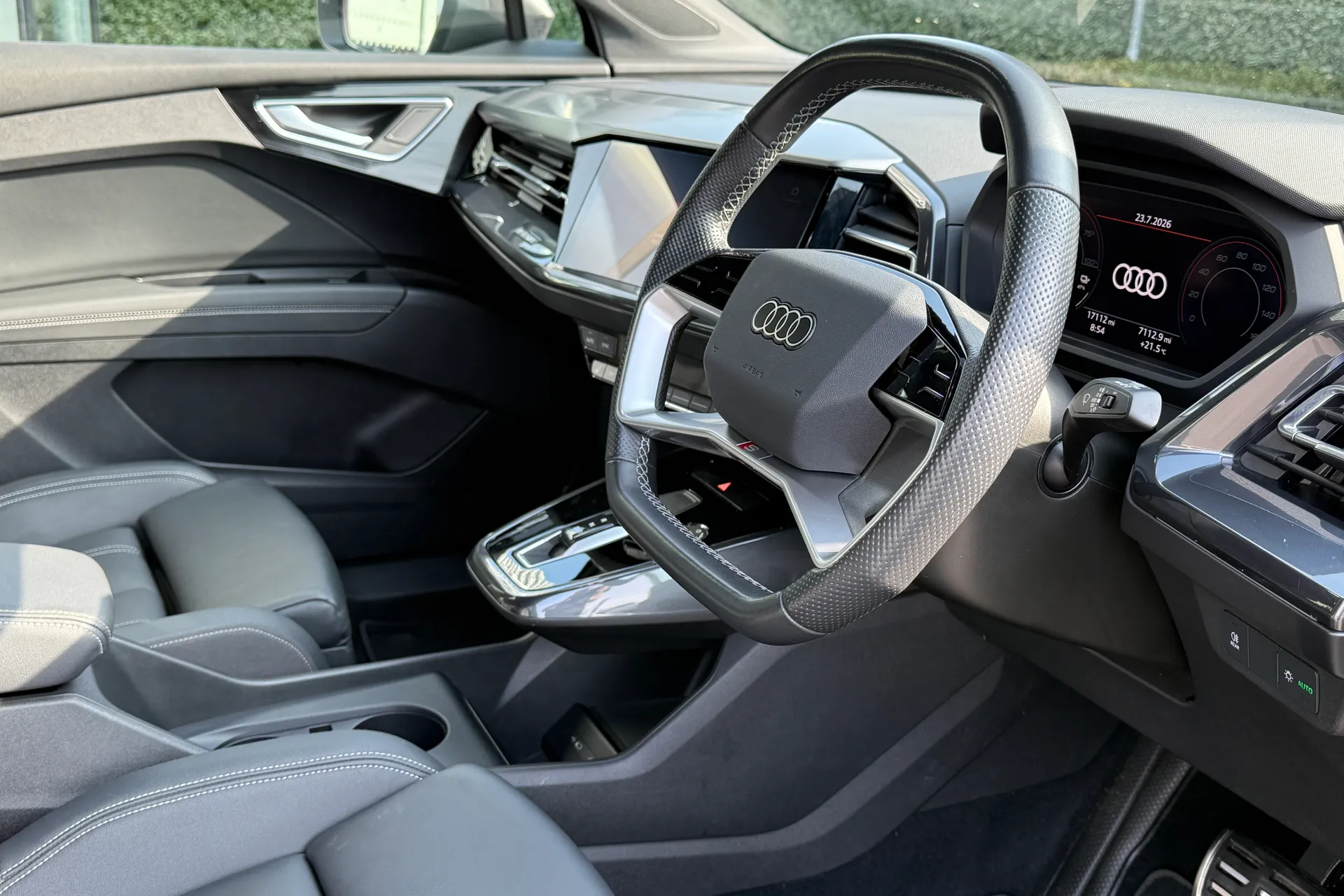 Audi Q4 thumbnail image number 8