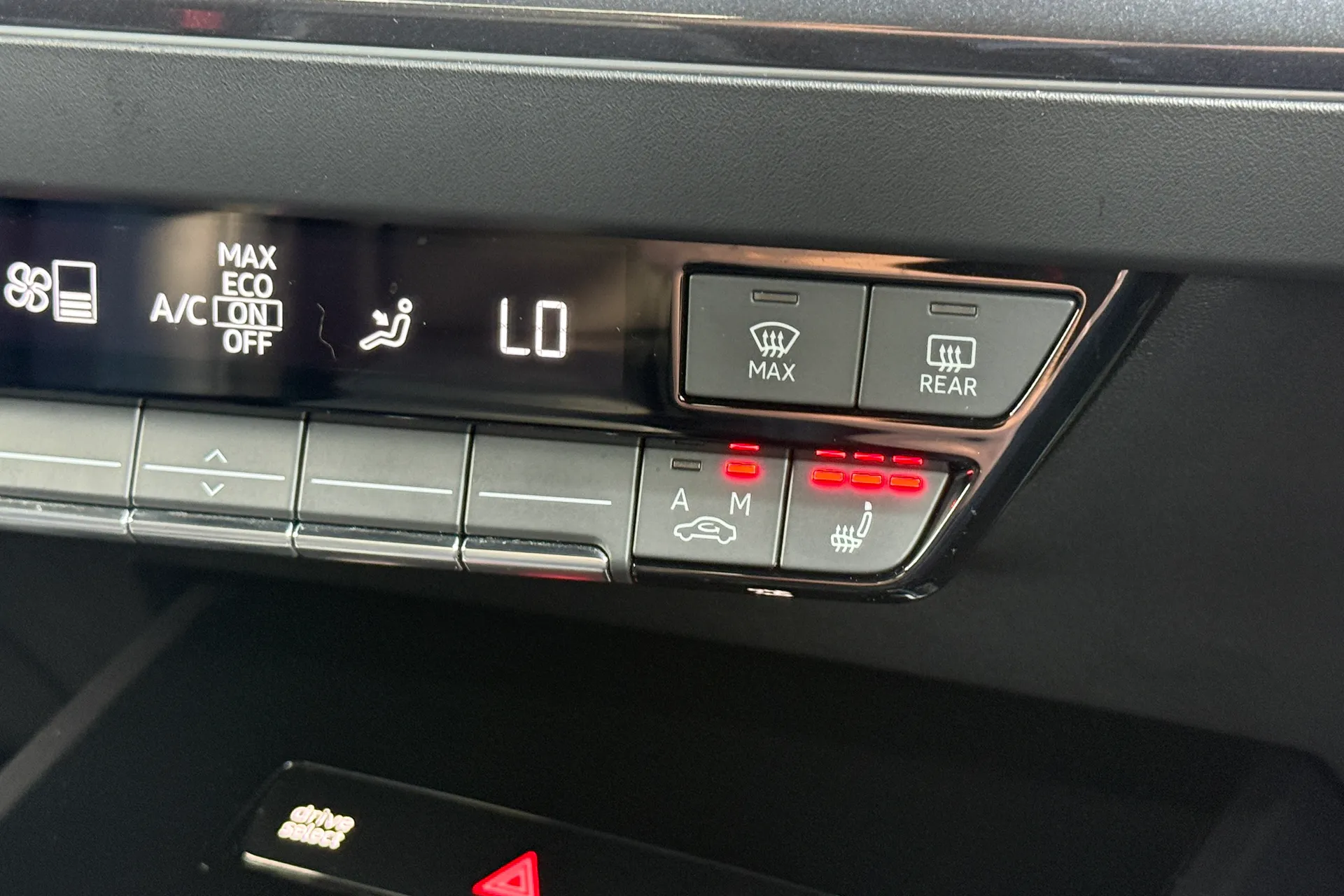Audi Q4 thumbnail image number 18