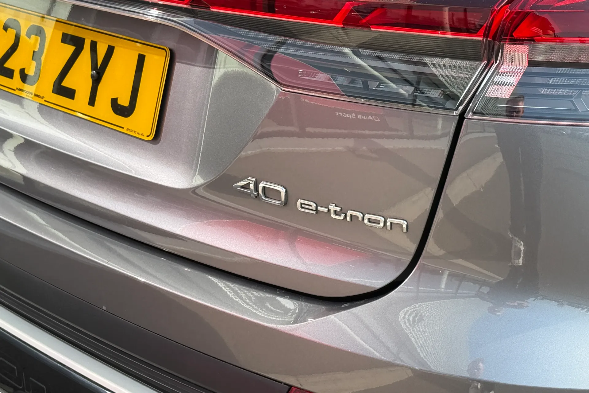 Audi Q4 thumbnail image number 32