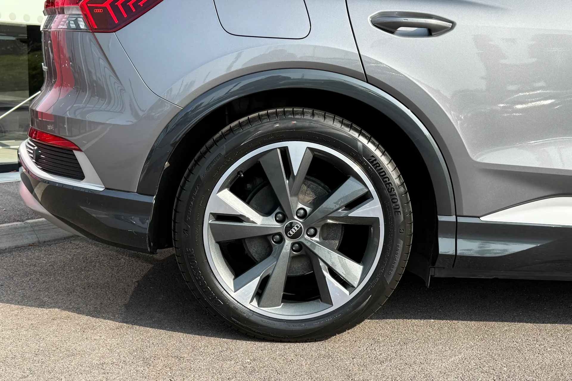 Audi Q4 thumbnail image number 21