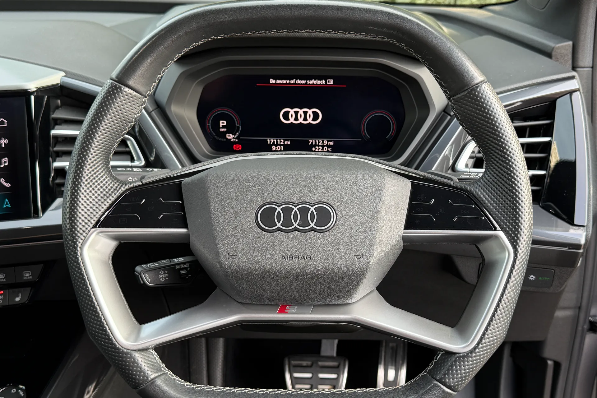 Audi Q4 thumbnail image number 12