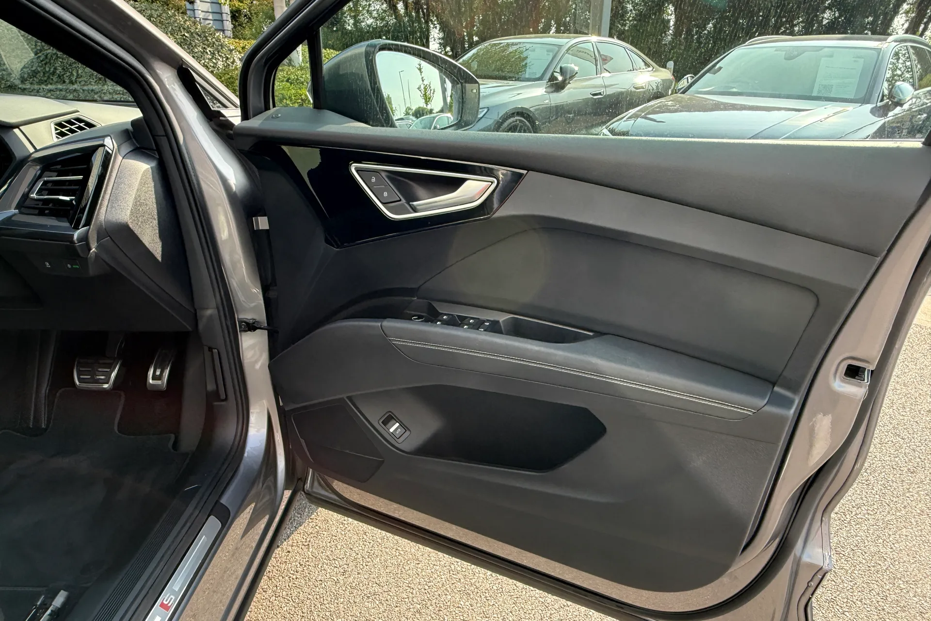Audi Q4 thumbnail image number 19