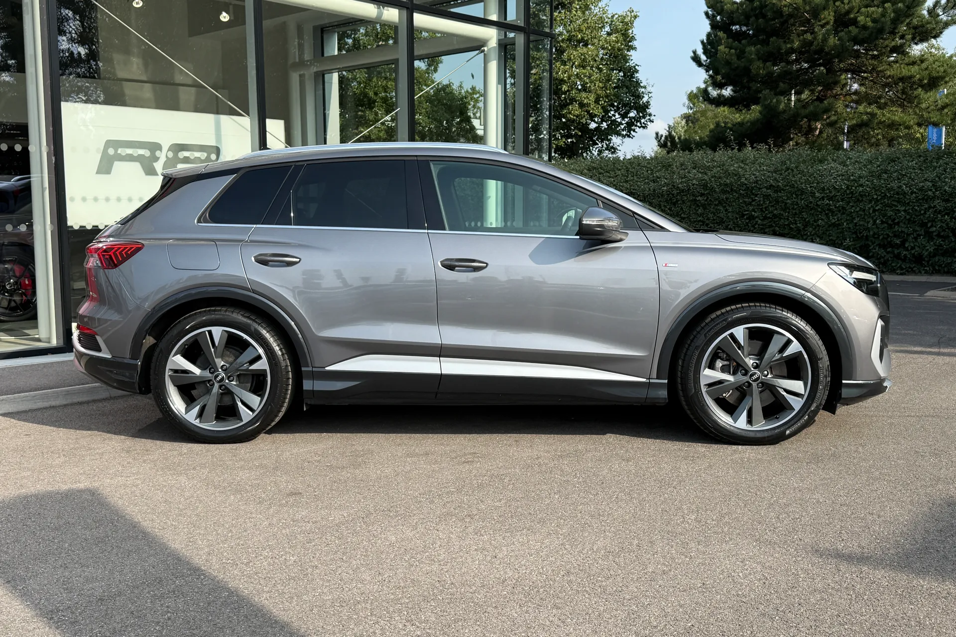 Audi Q4 thumbnail image number 2