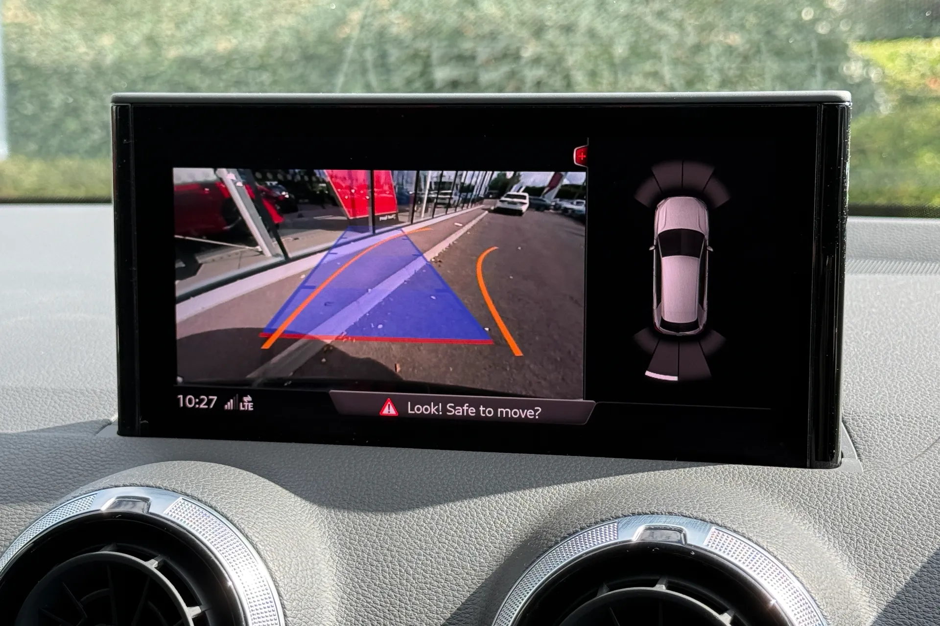 Audi Q2 thumbnail image number 3