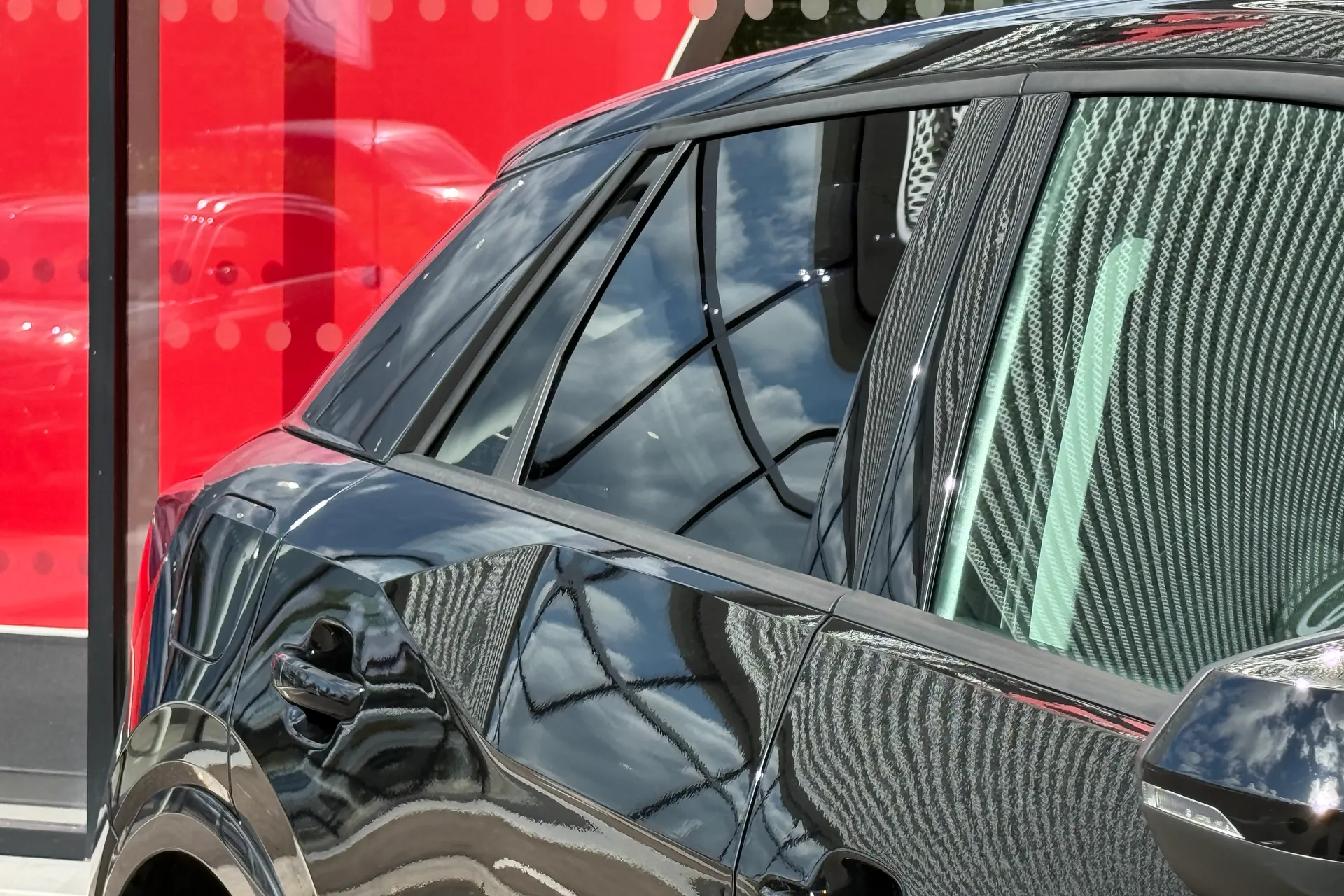 Audi Q2 thumbnail image number 18