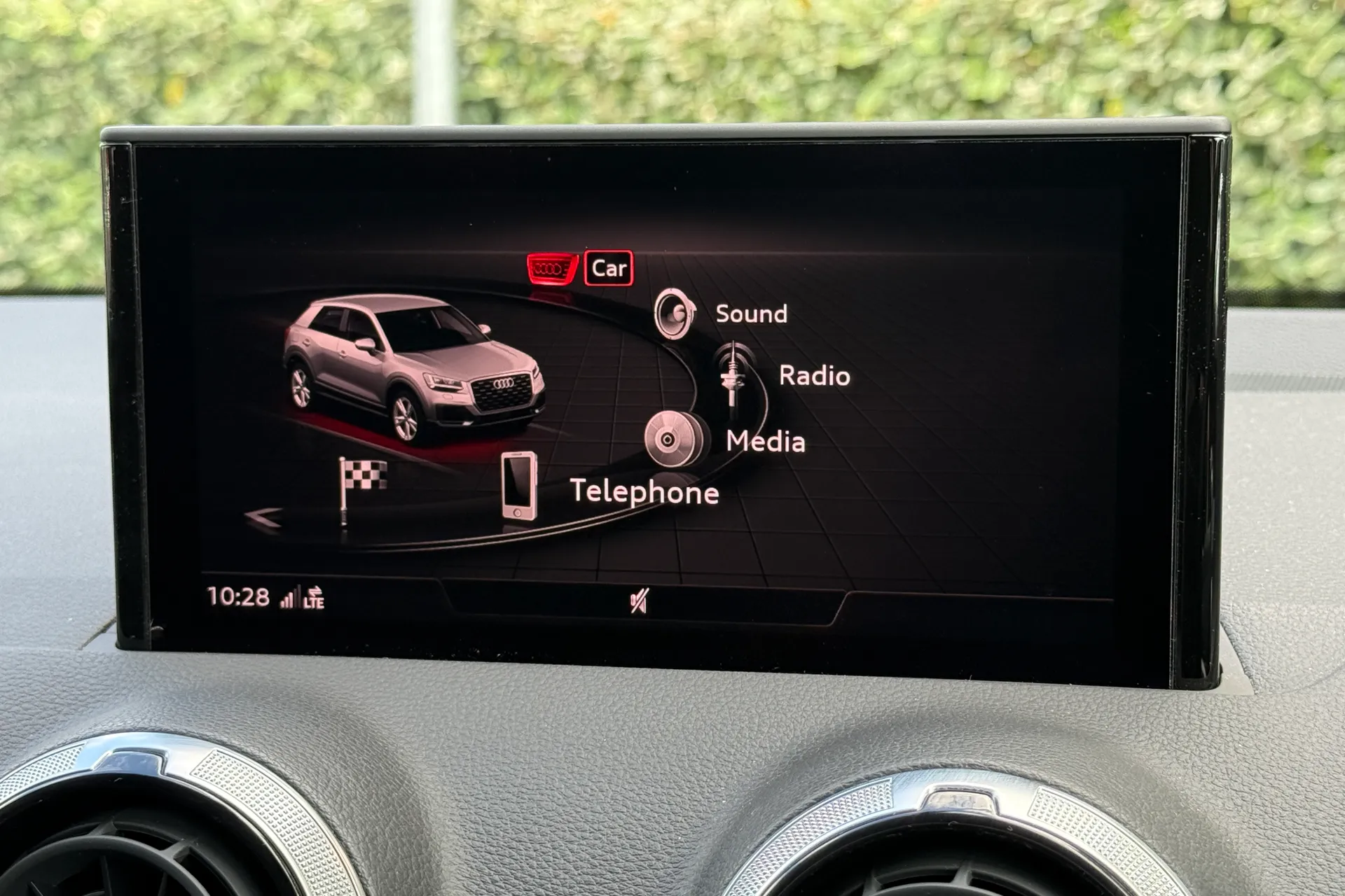 Audi Q2 thumbnail image number 22
