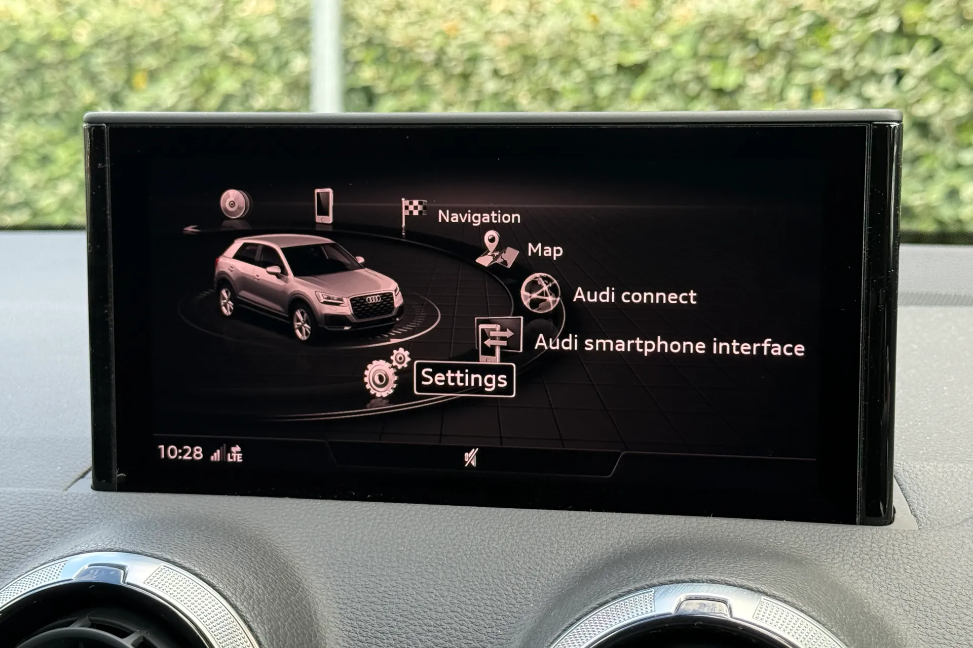 Audi Q2 thumbnail image number 24