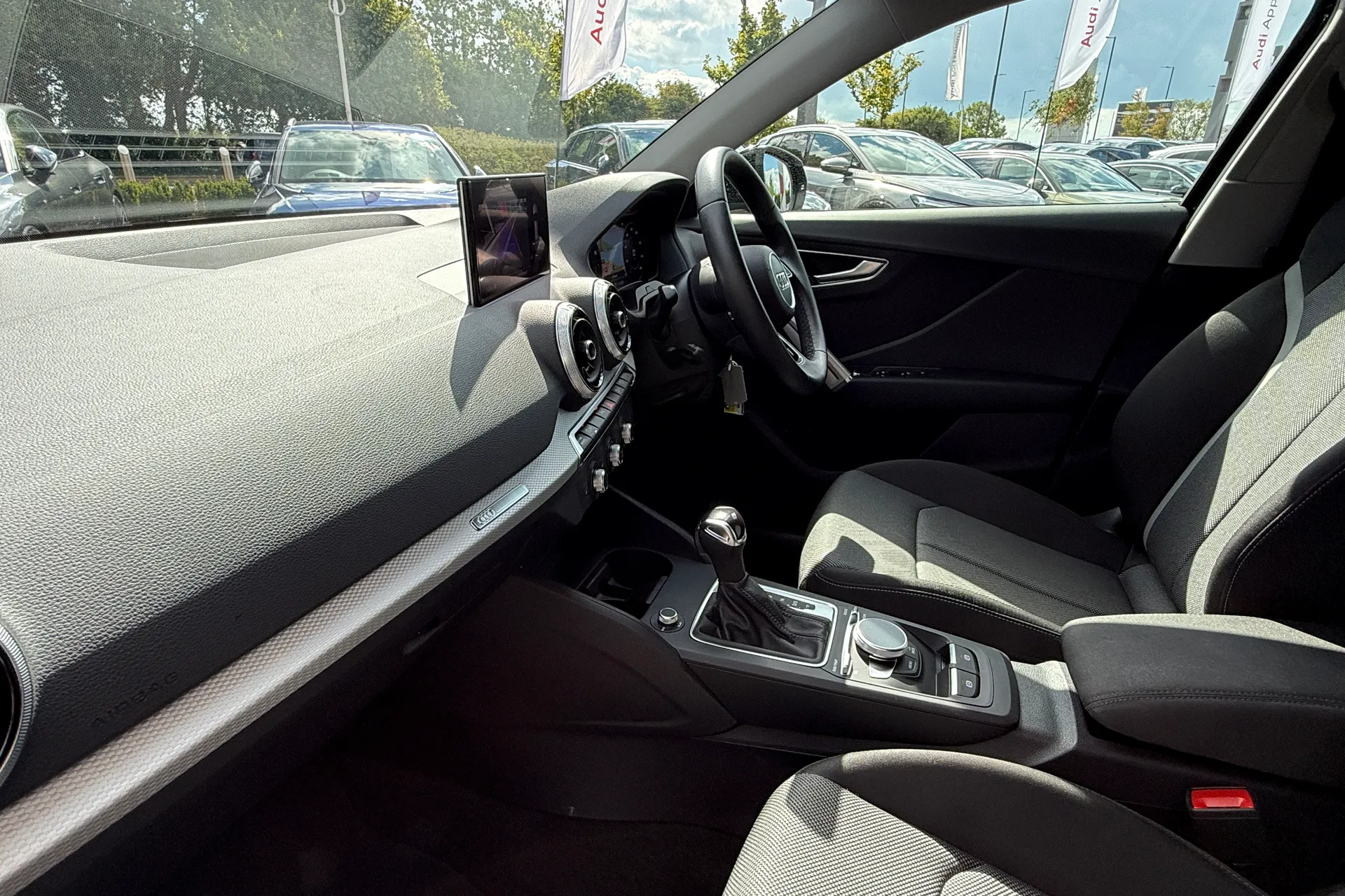 Audi Q2 thumbnail image number 32