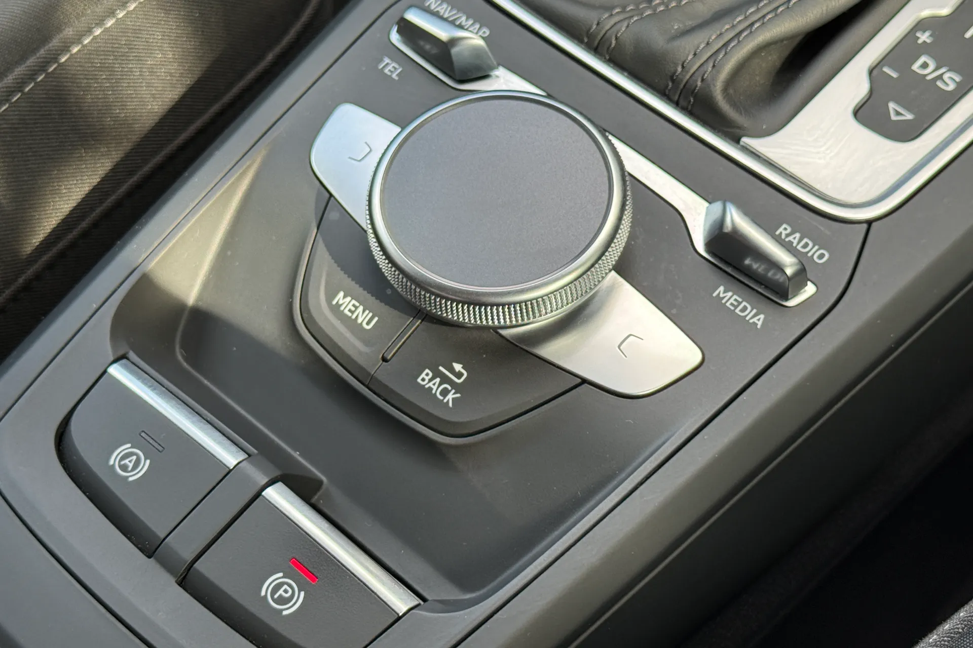 Audi Q2 thumbnail image number 29