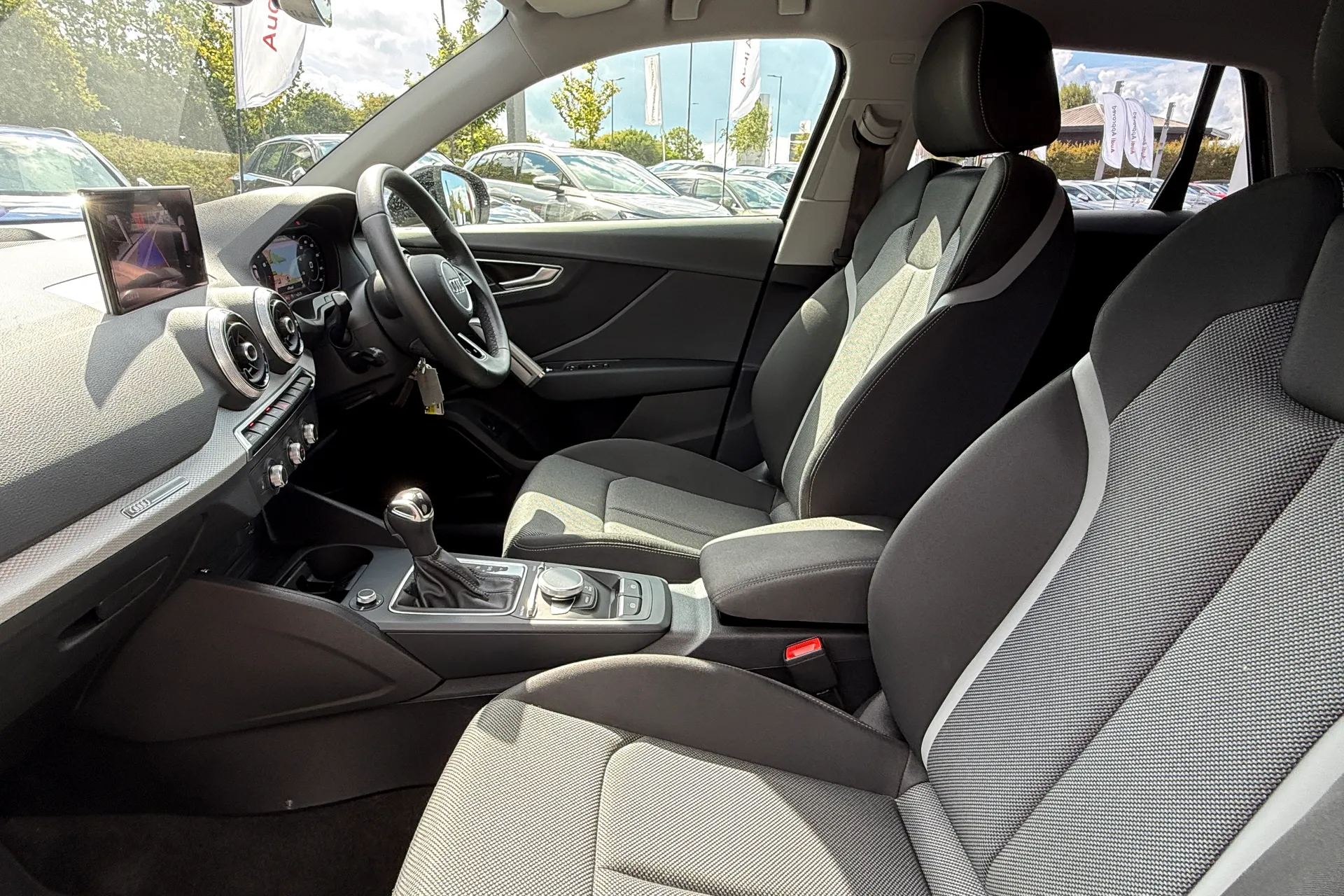 Audi Q2 thumbnail image number 34