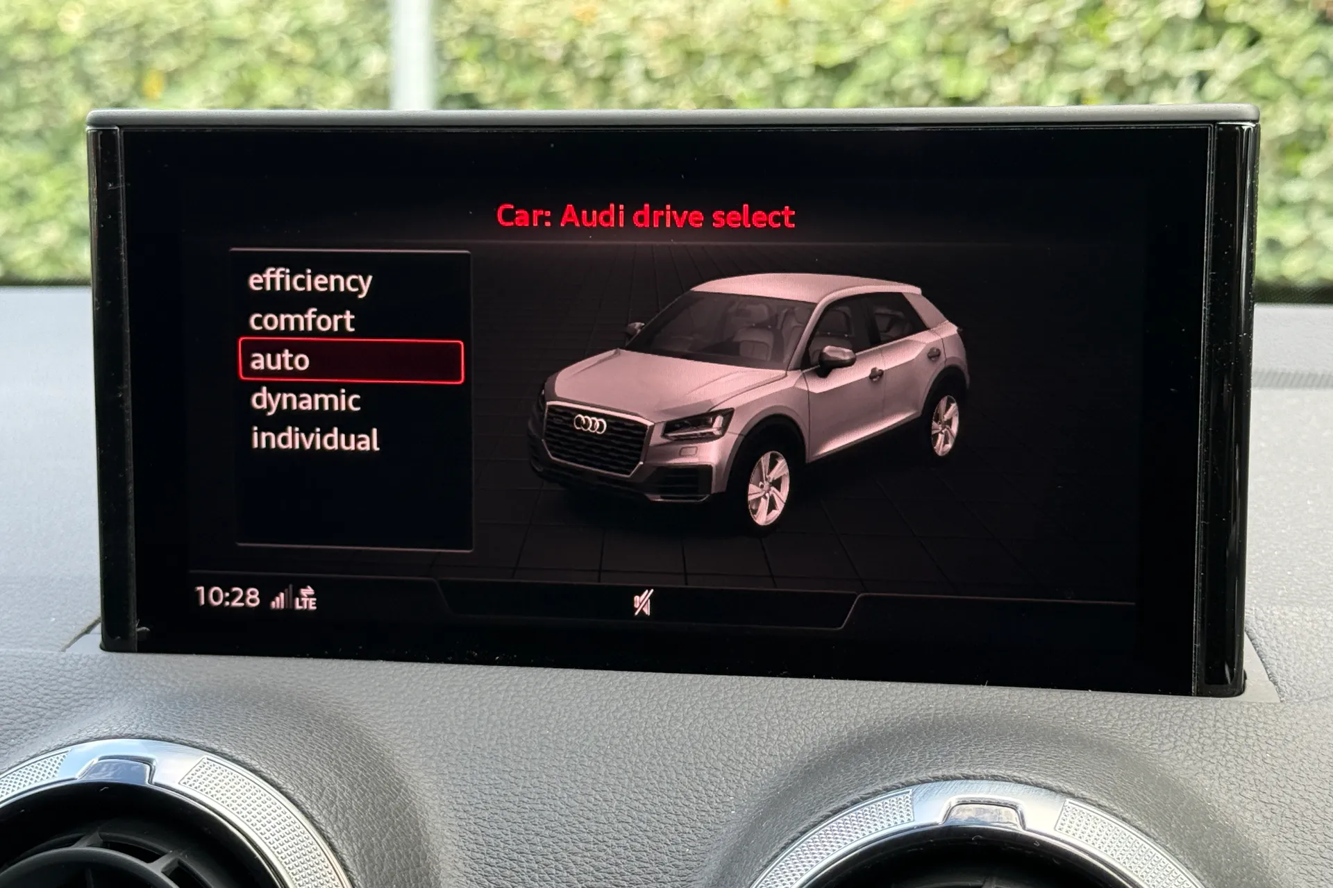Audi Q2 thumbnail image number 31