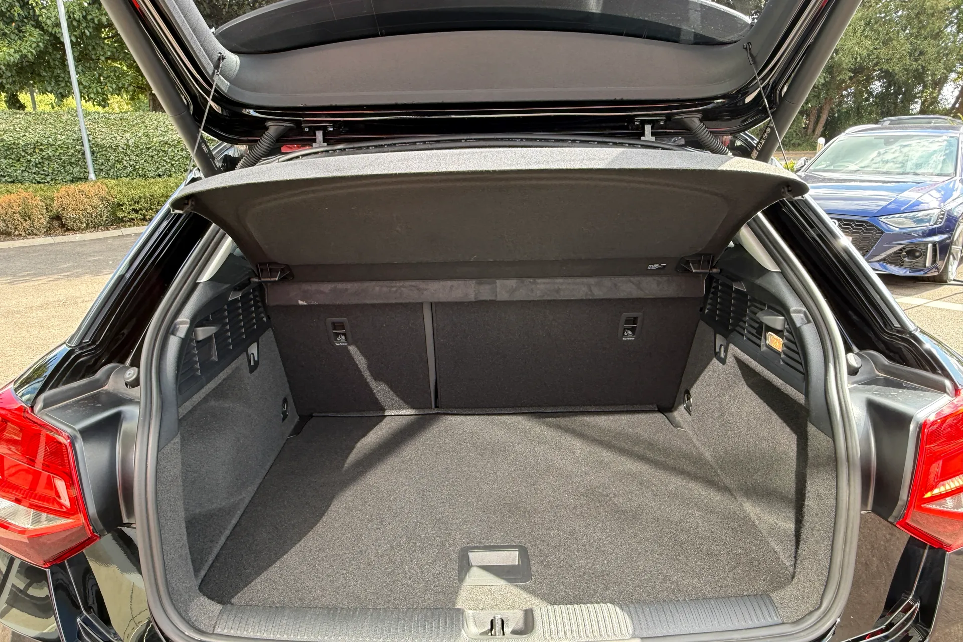 Audi Q2 thumbnail image number 40