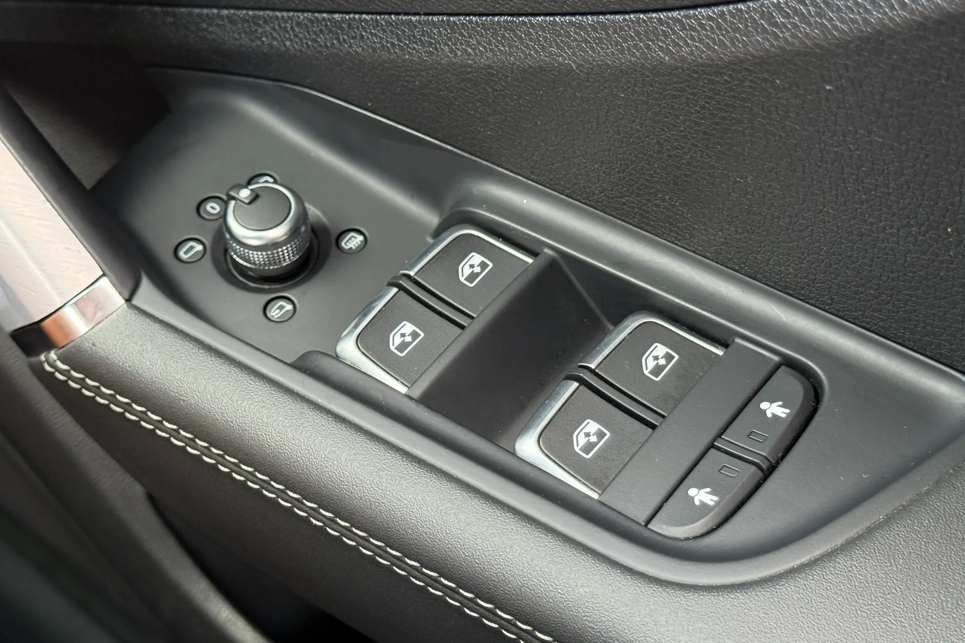 Audi Q2 thumbnail image number 17