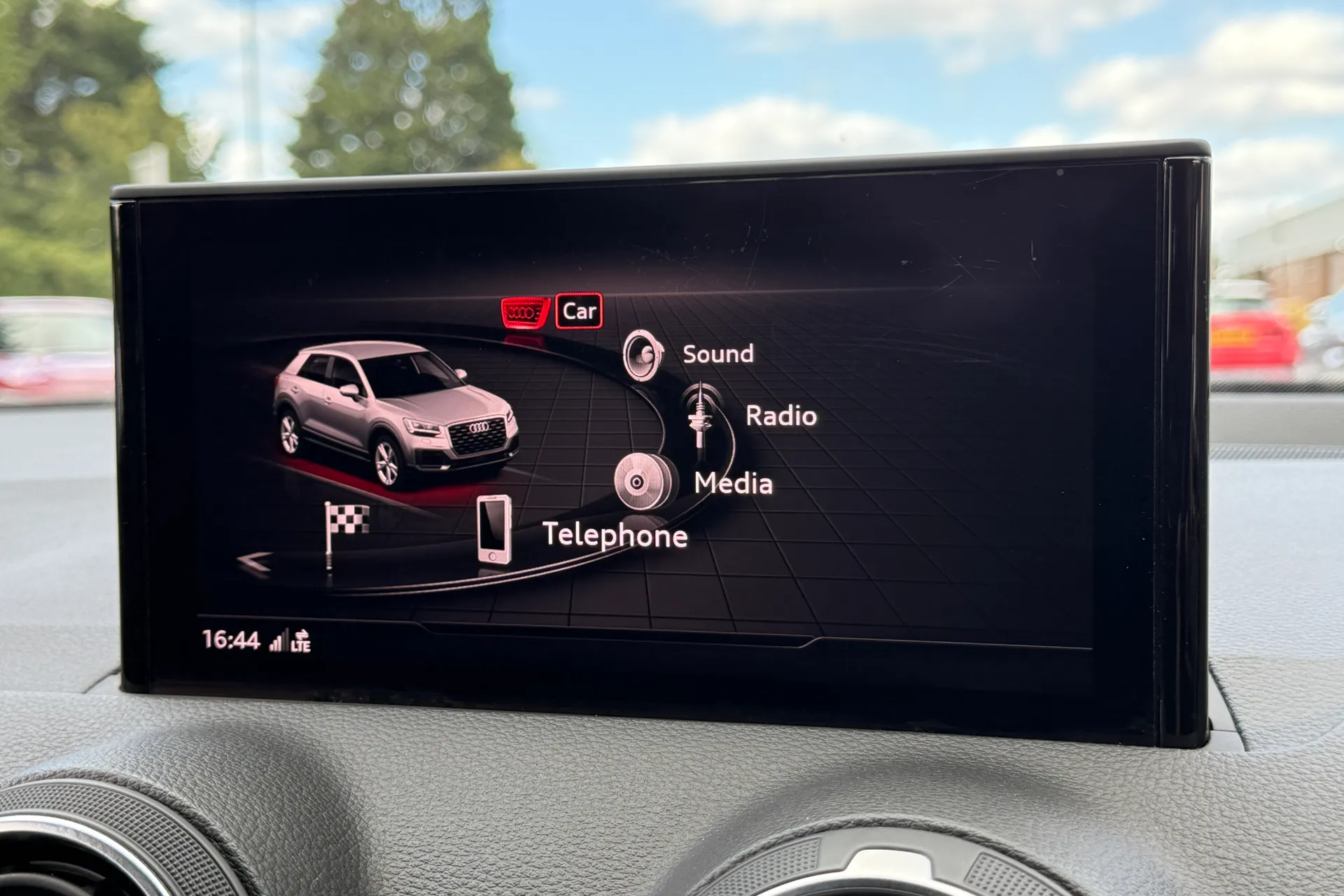 Audi Q2 thumbnail image number 12