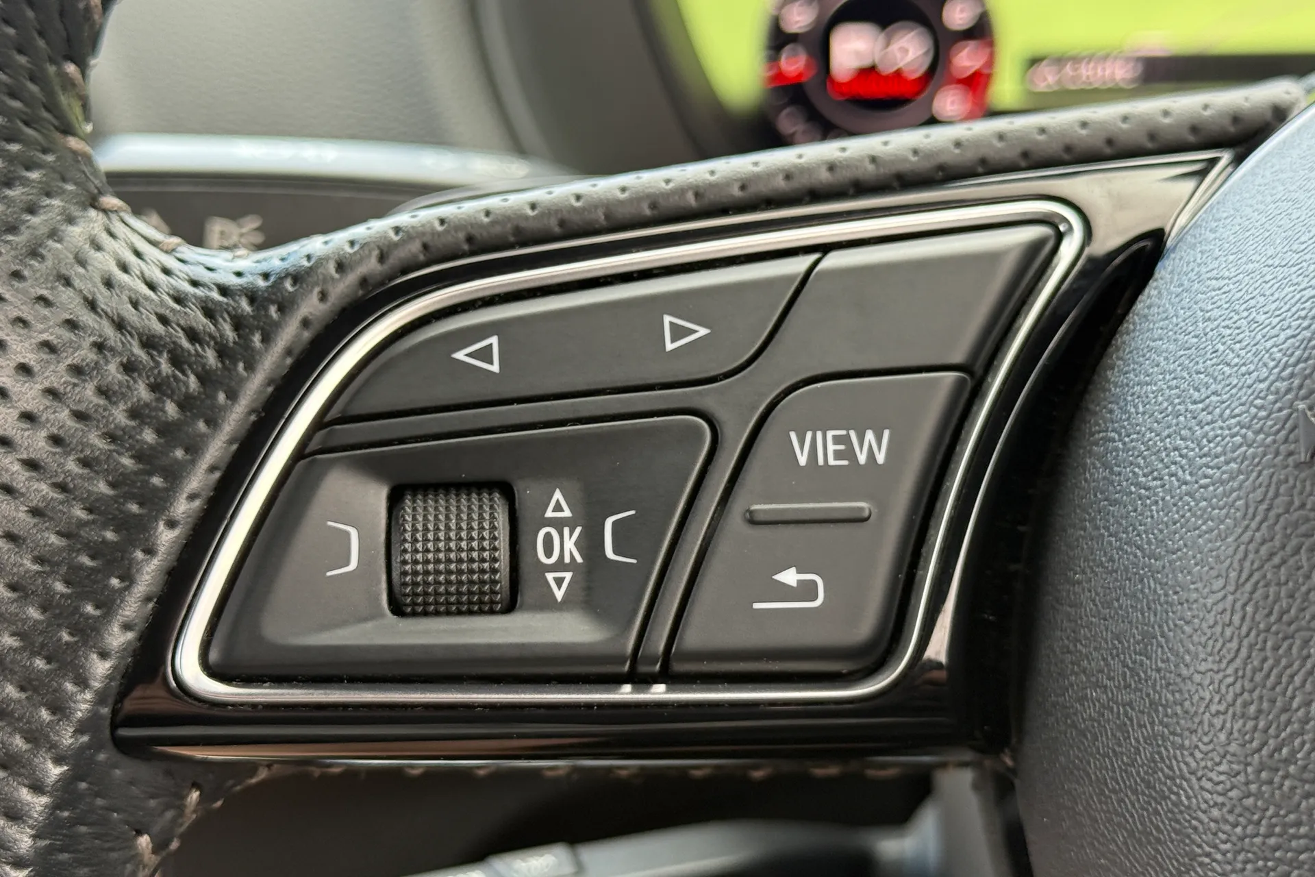 Audi Q2 thumbnail image number 19