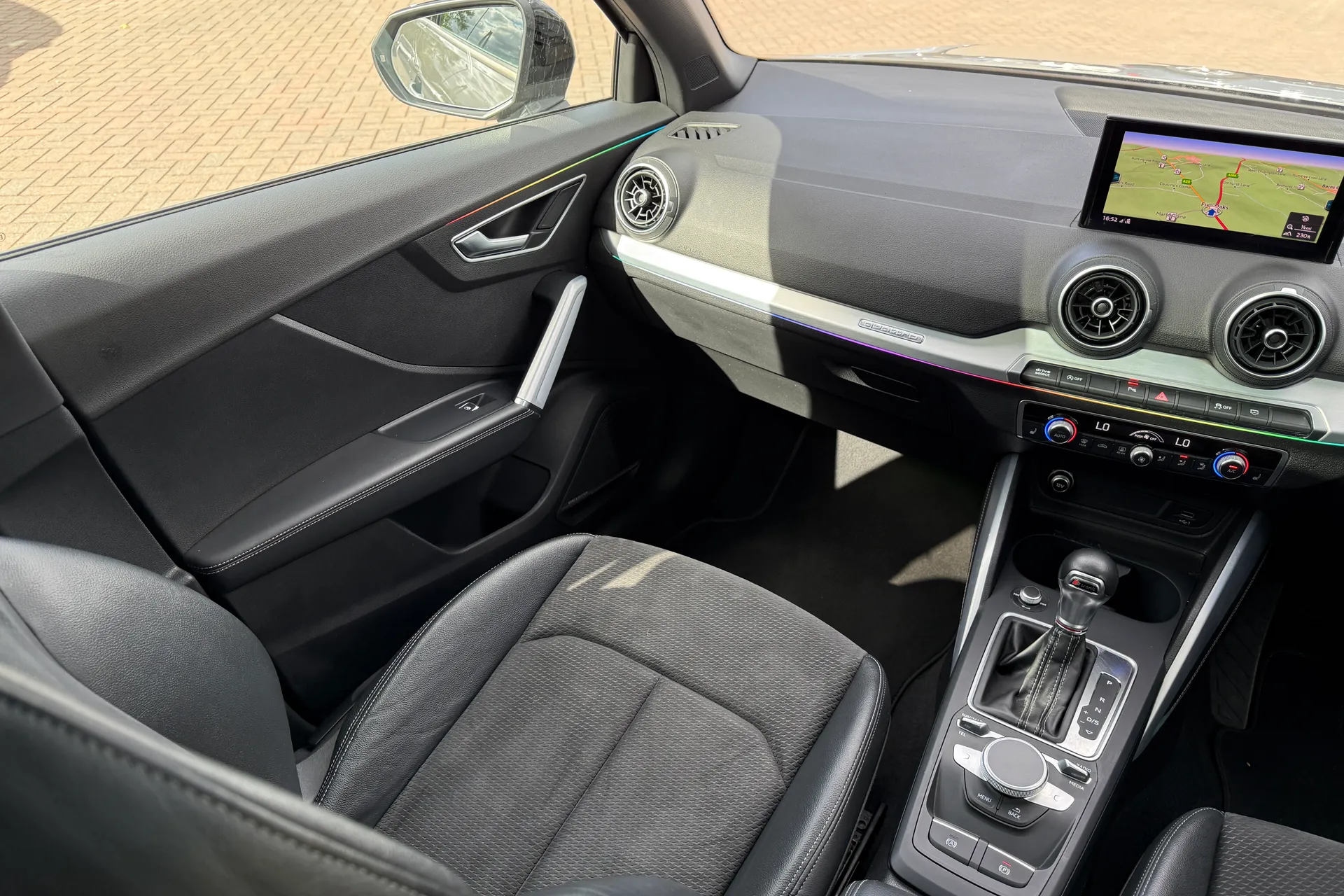 Audi Q2 thumbnail image number 40