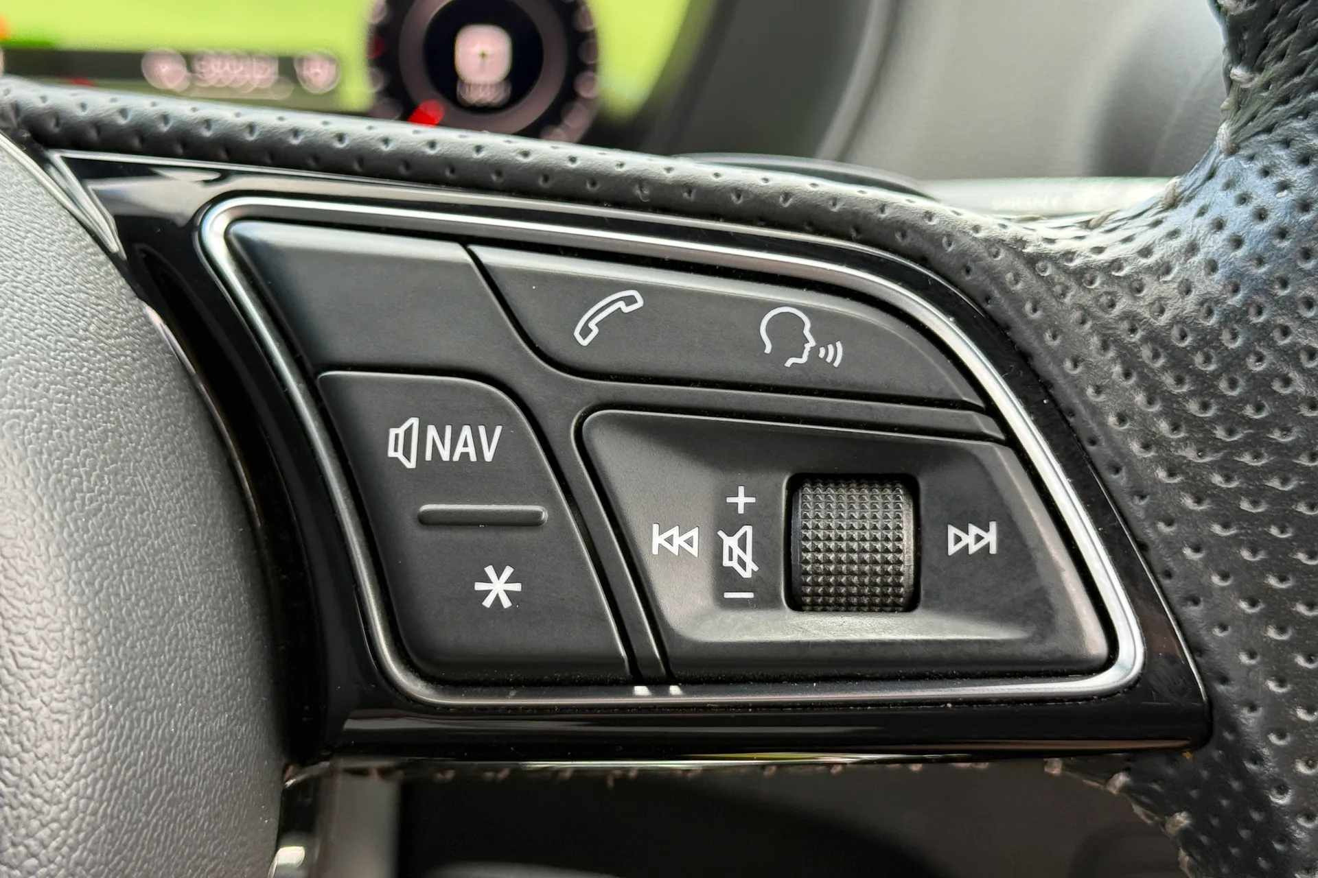 Audi Q2 thumbnail image number 20