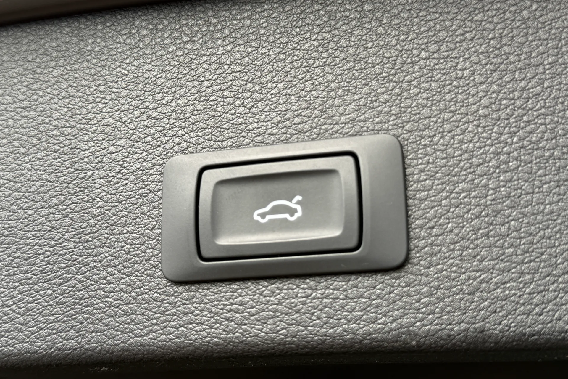 Audi Q2 thumbnail image number 38