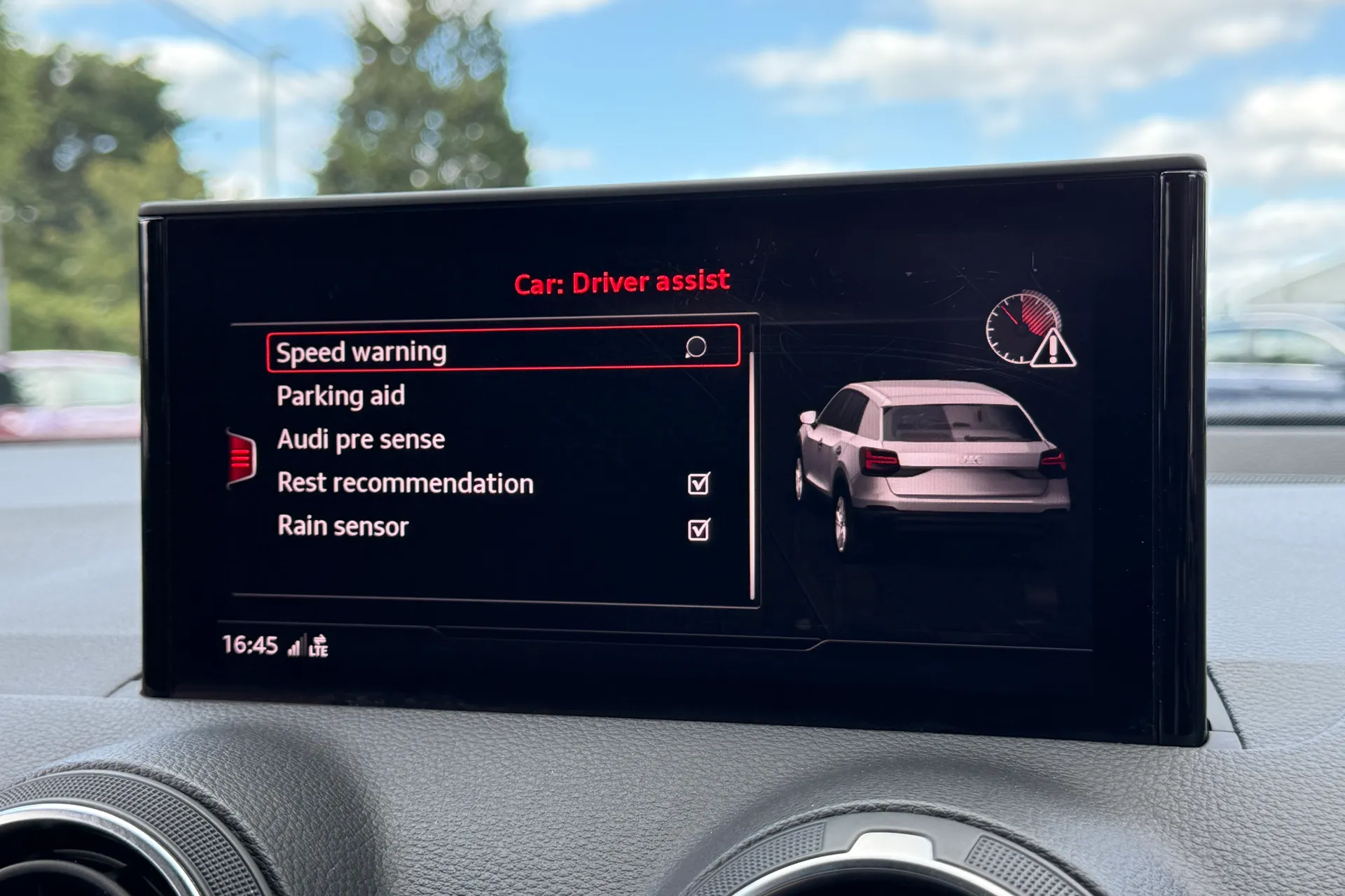 Audi Q2 thumbnail image number 10