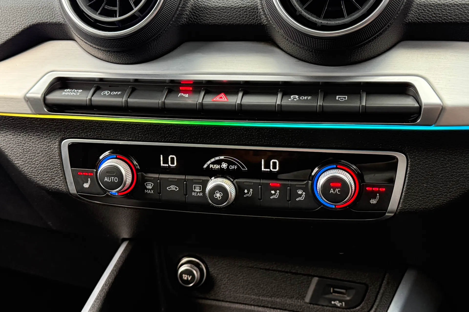 Audi Q2 thumbnail image number 14