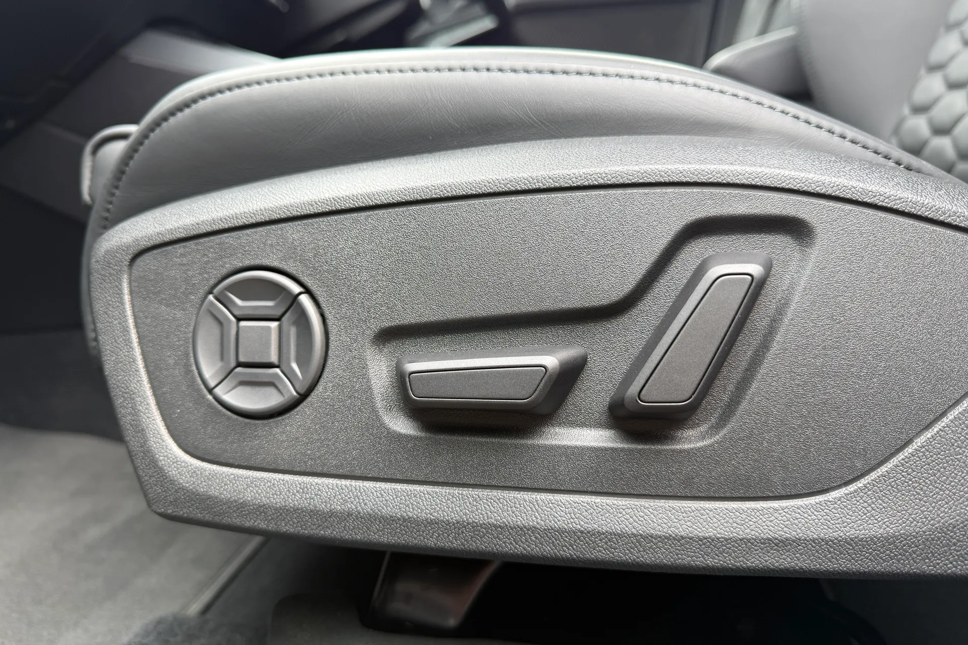 Audi RS3 thumbnail image number 26