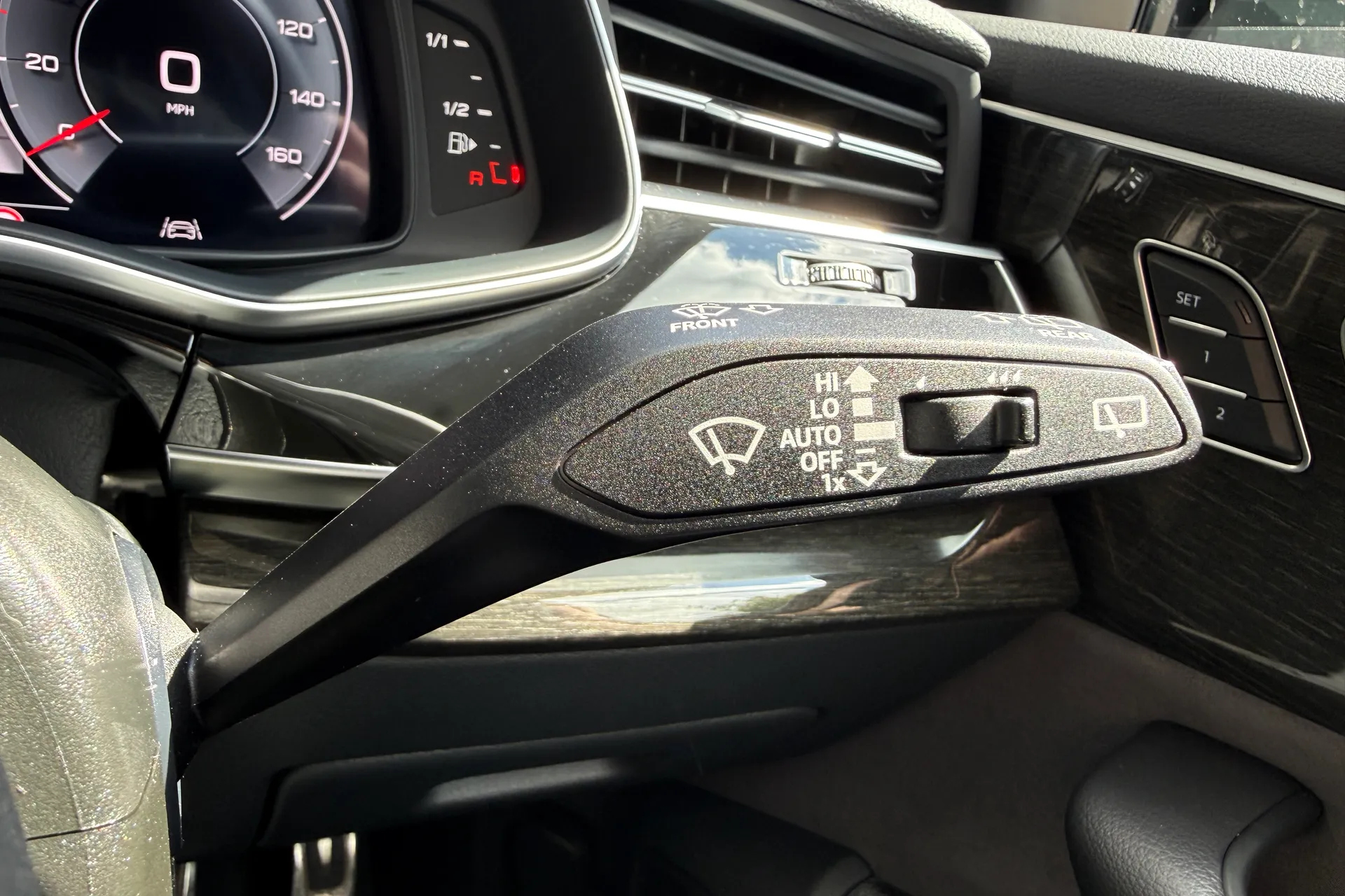 Audi Q8 thumbnail image number 10