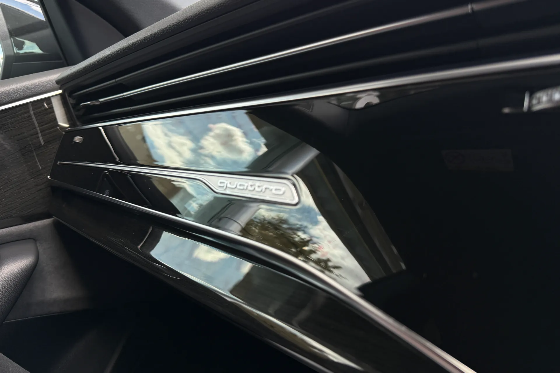 Audi Q8 thumbnail image number 25