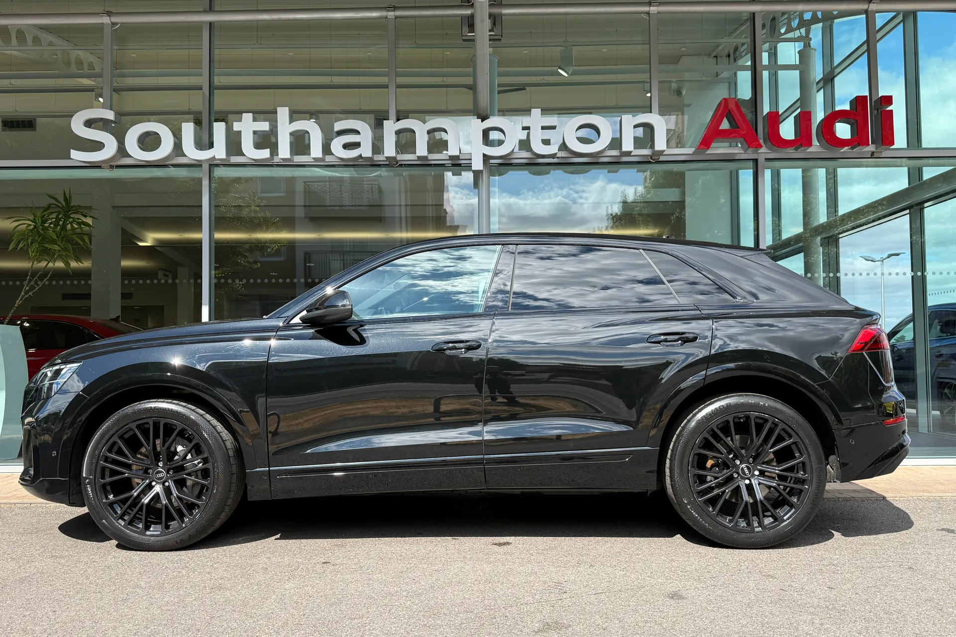 Audi Q8 thumbnail image number 45