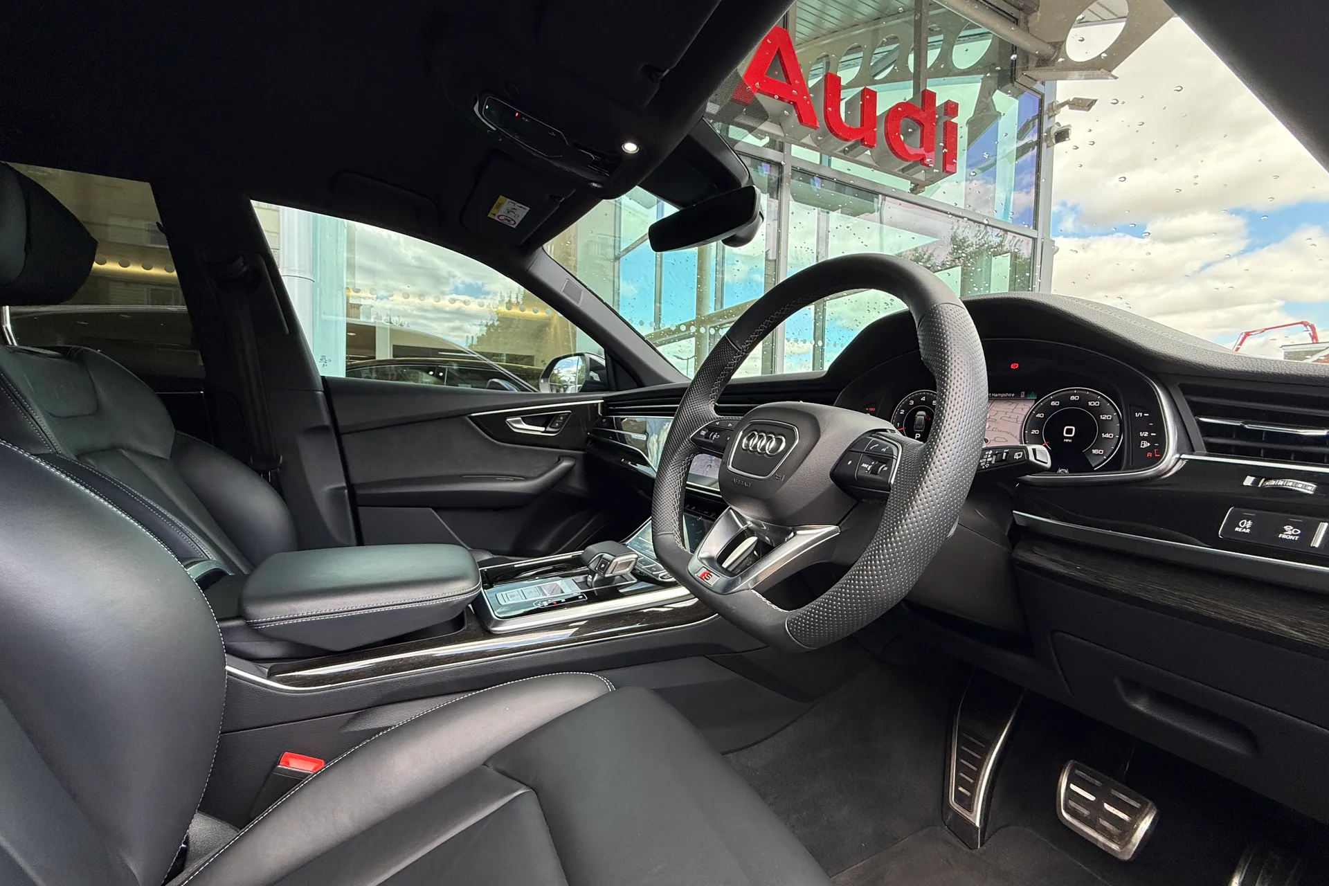 Audi Q8 thumbnail image number 2