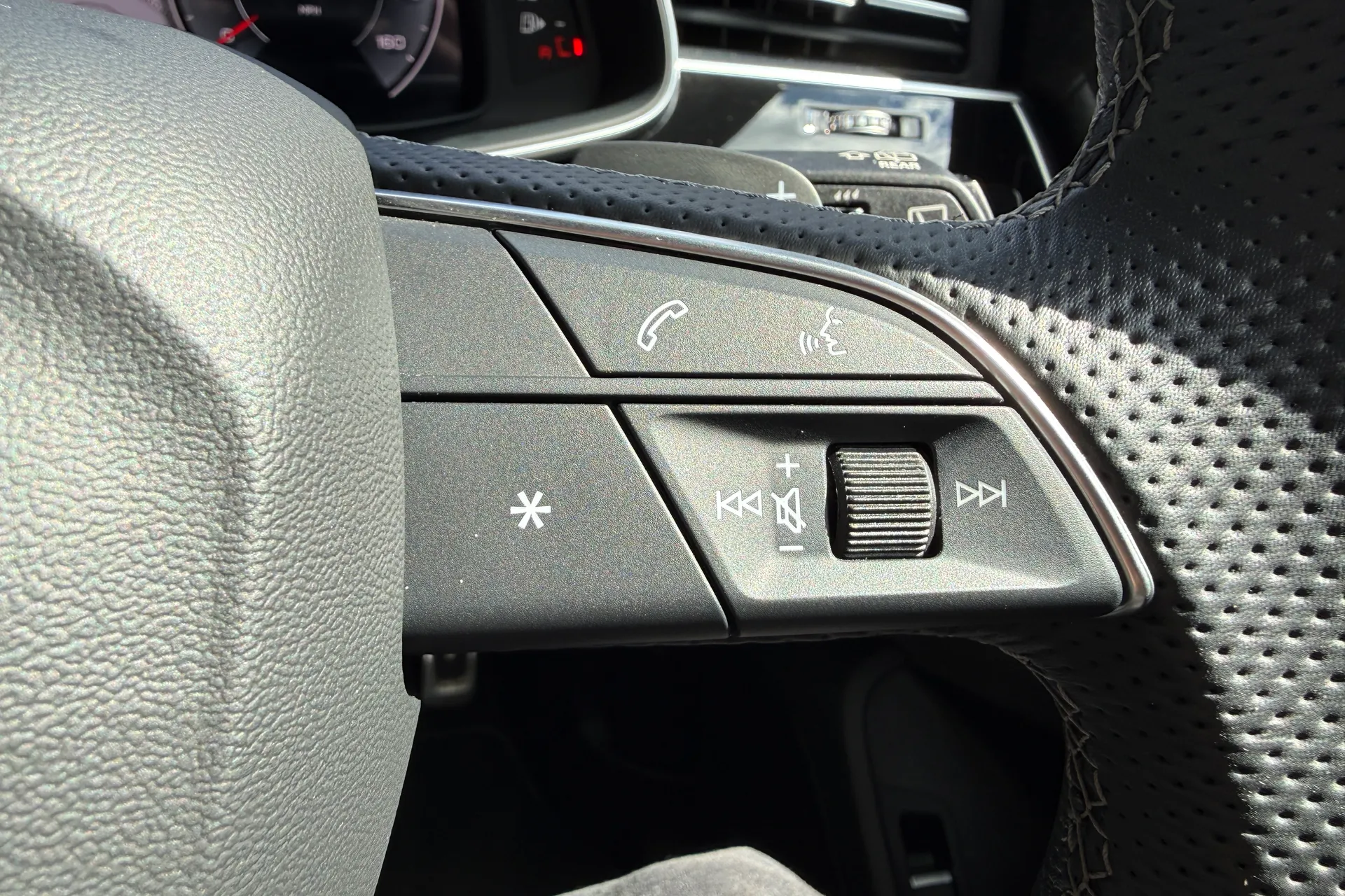 Audi Q8 thumbnail image number 8