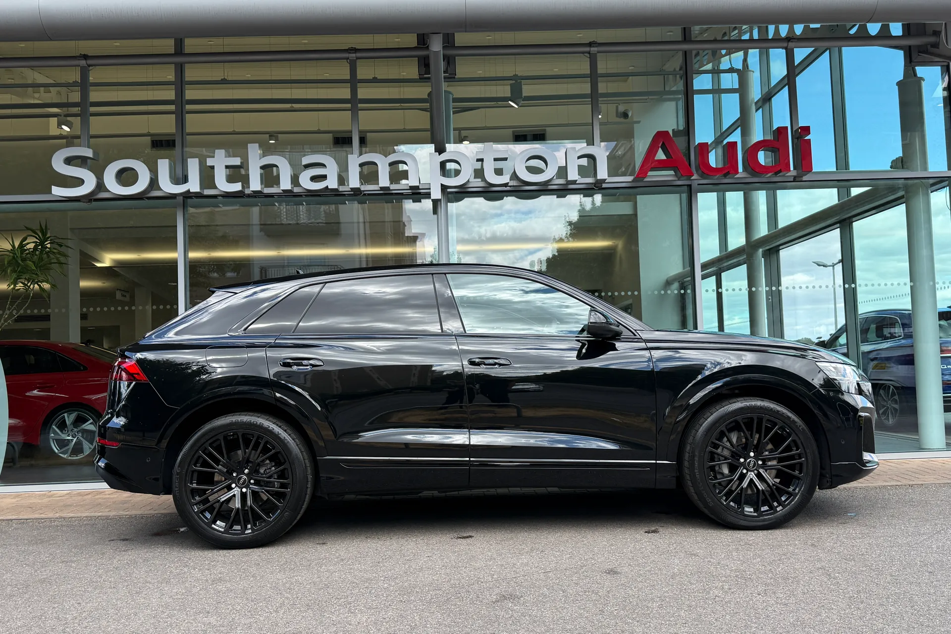Audi Q8 thumbnail image number 4