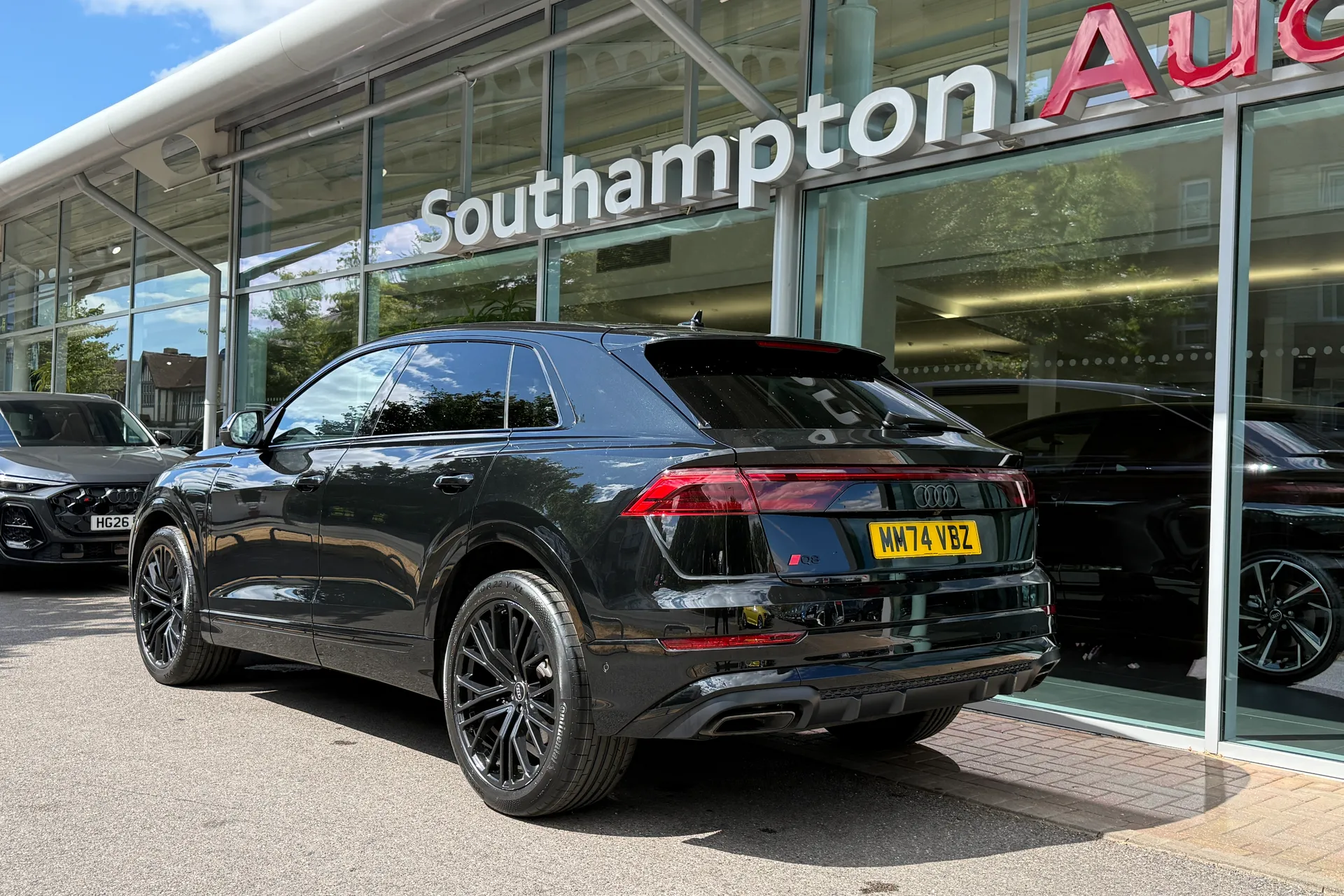 Audi Q8 thumbnail image number 3