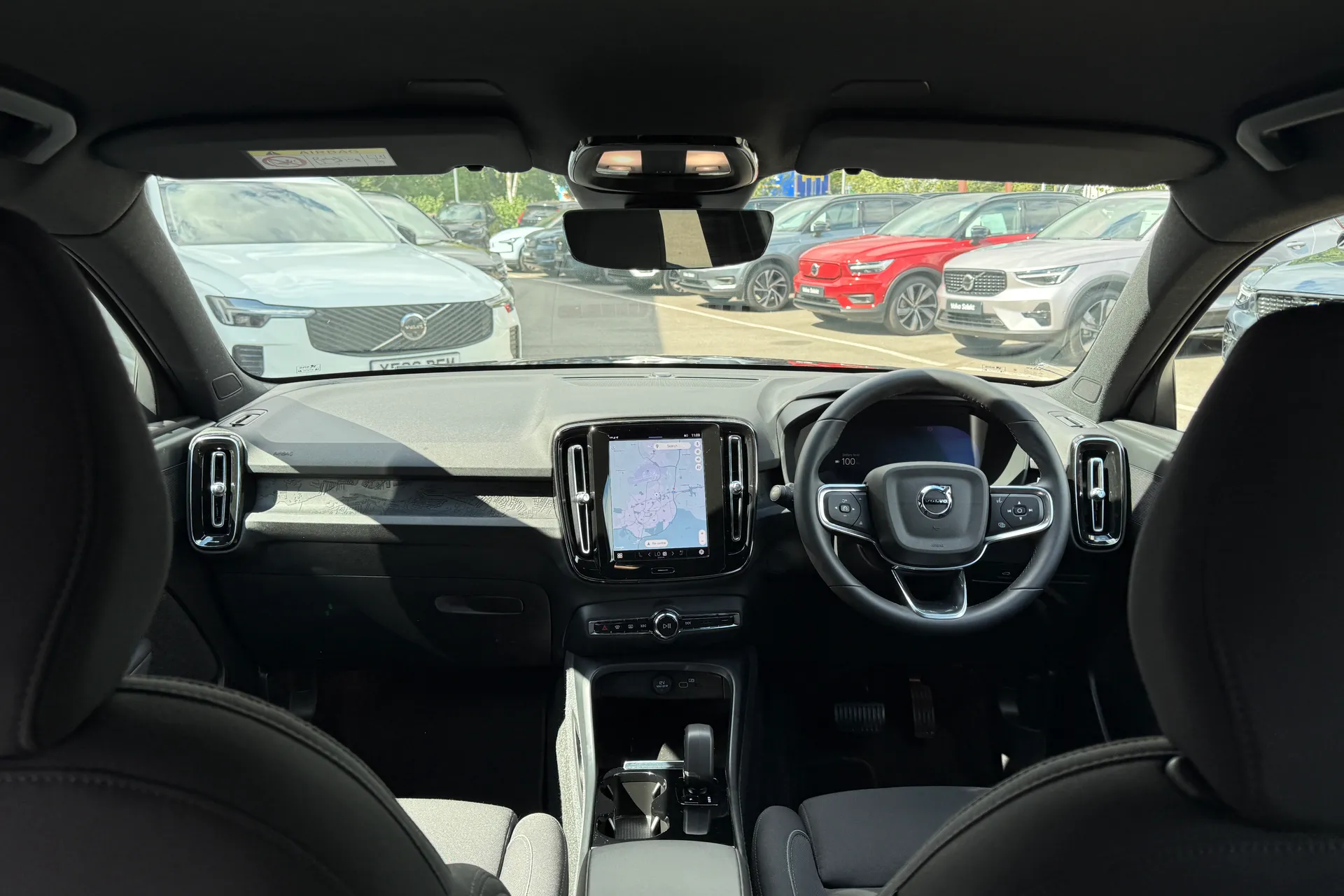 Volvo XC40 thumbnail image number 3