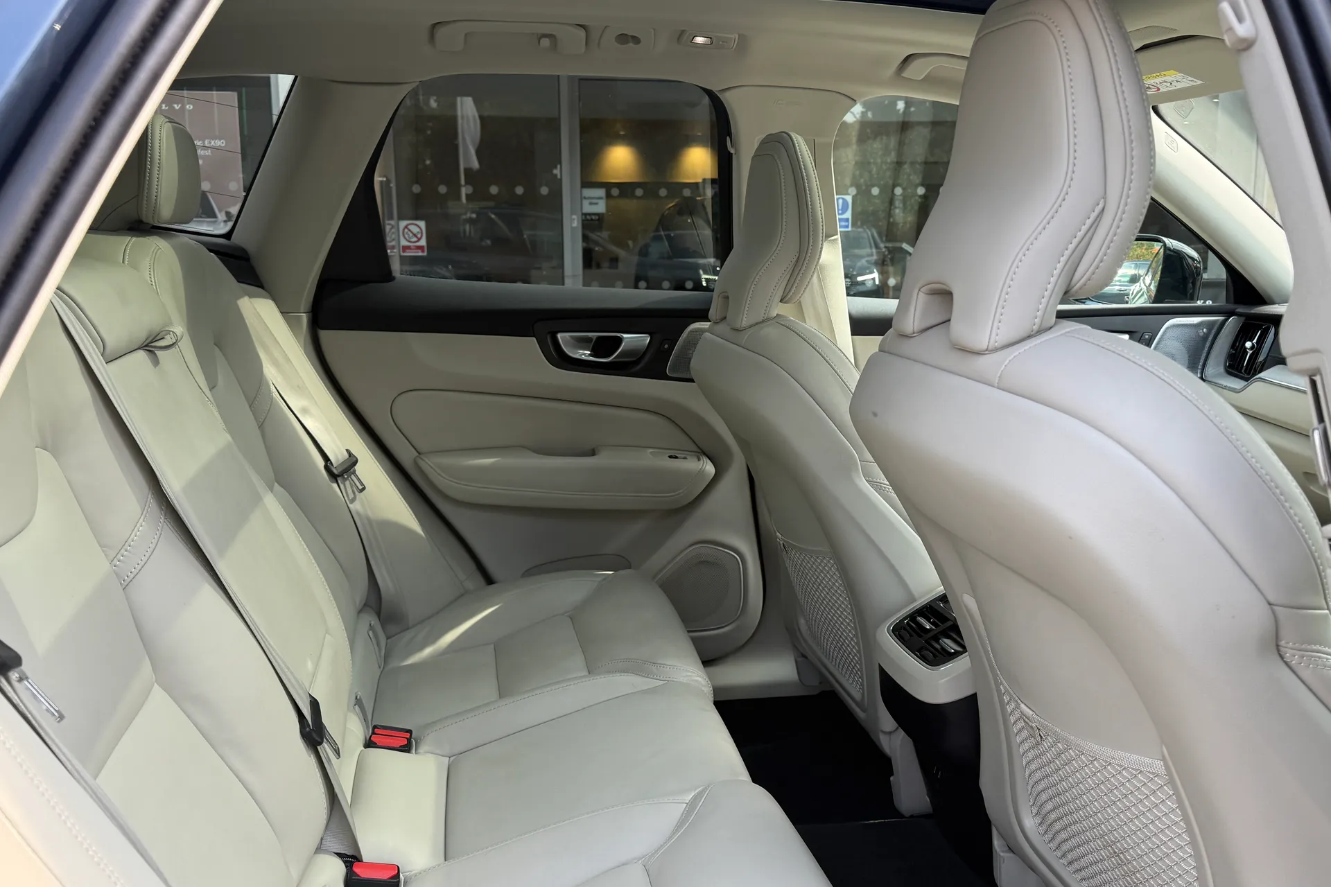 Volvo XC60 thumbnail image number 23