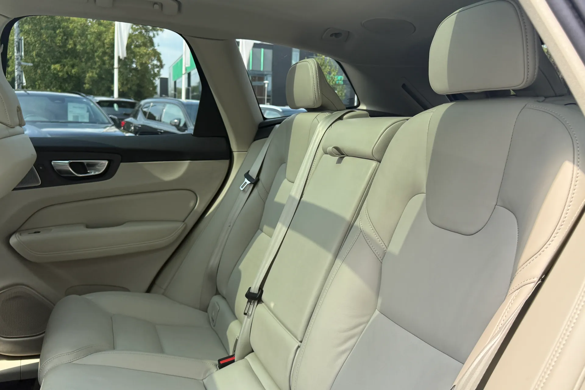 Volvo XC60 thumbnail image number 31