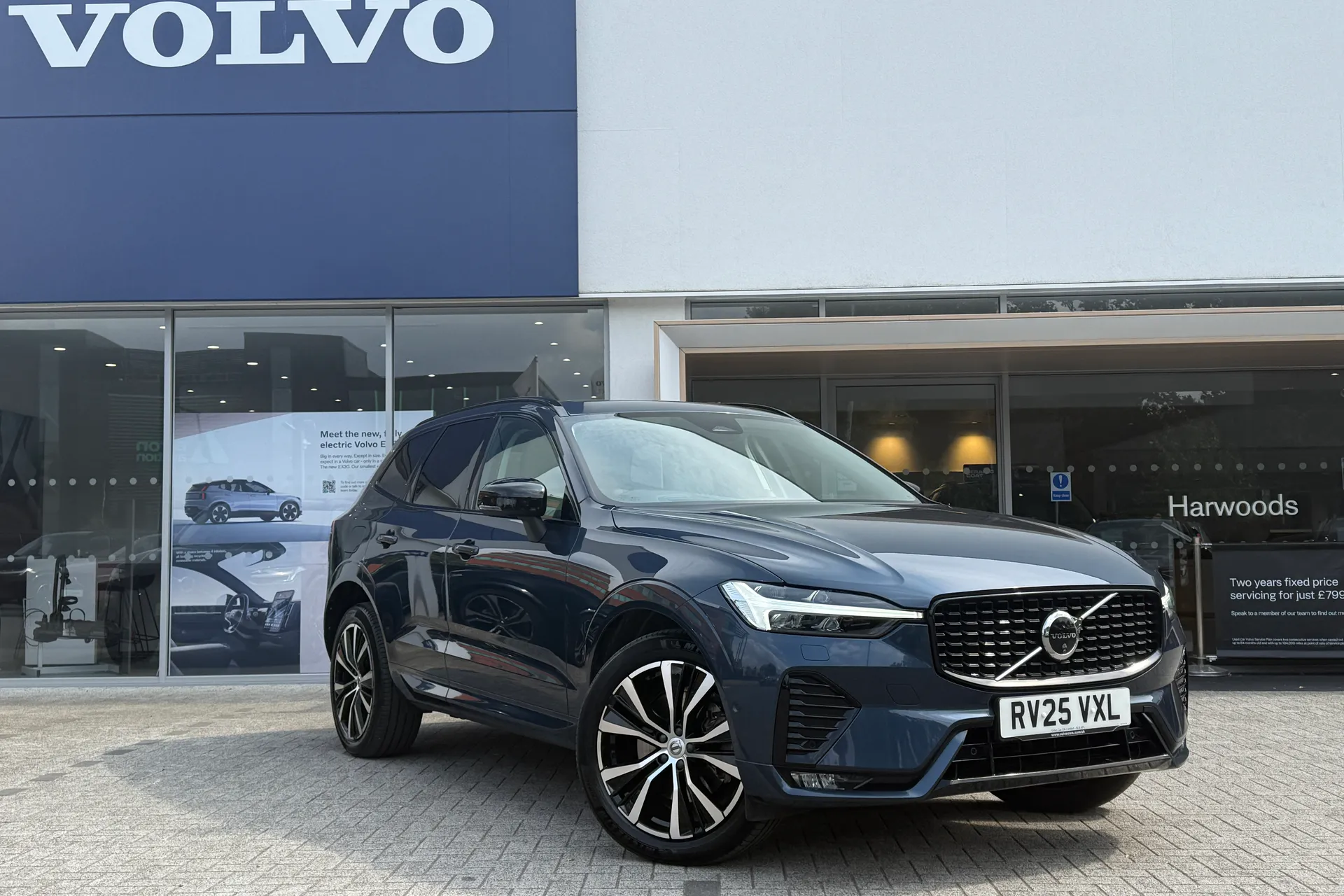 Volvo XC60 focused image