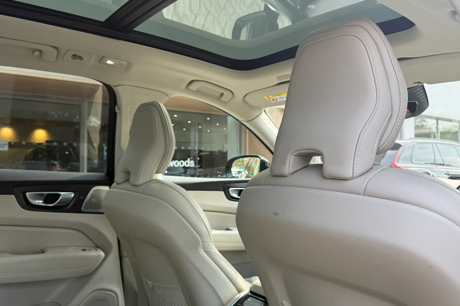 Volvo XC60 thumbnail image number 24