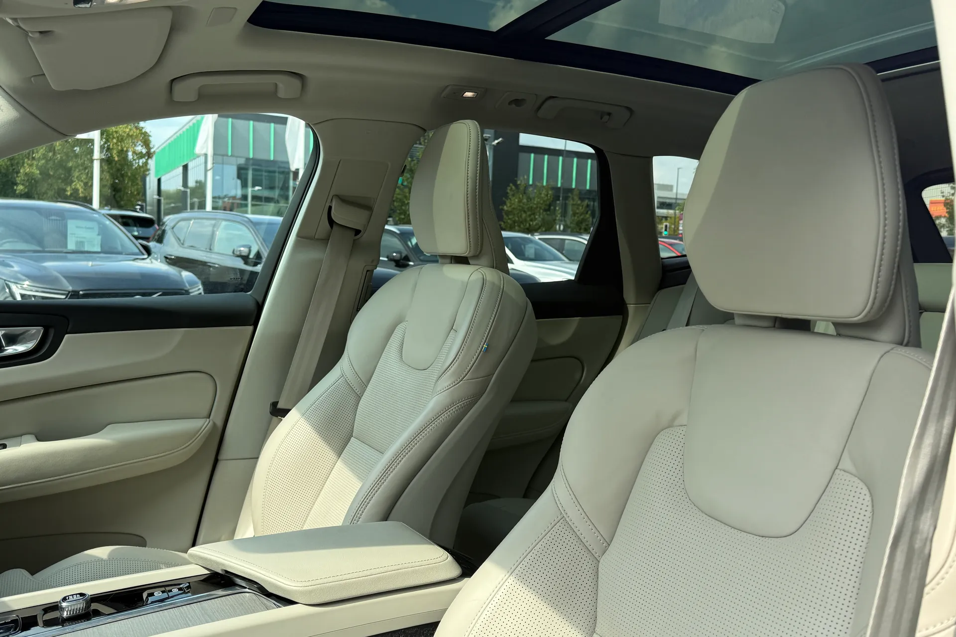 Volvo XC60 thumbnail image number 28