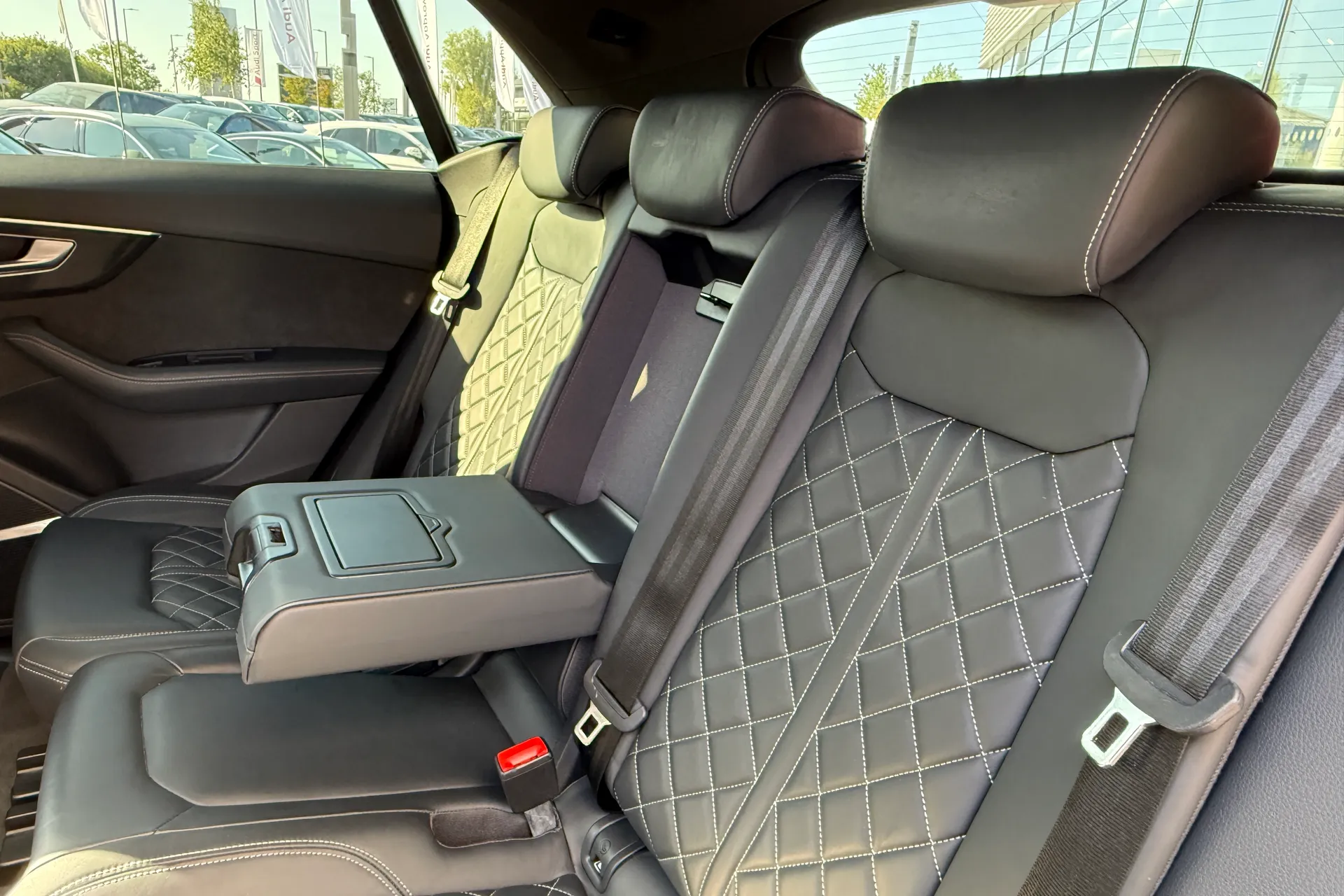 Audi Q8 thumbnail image number 32