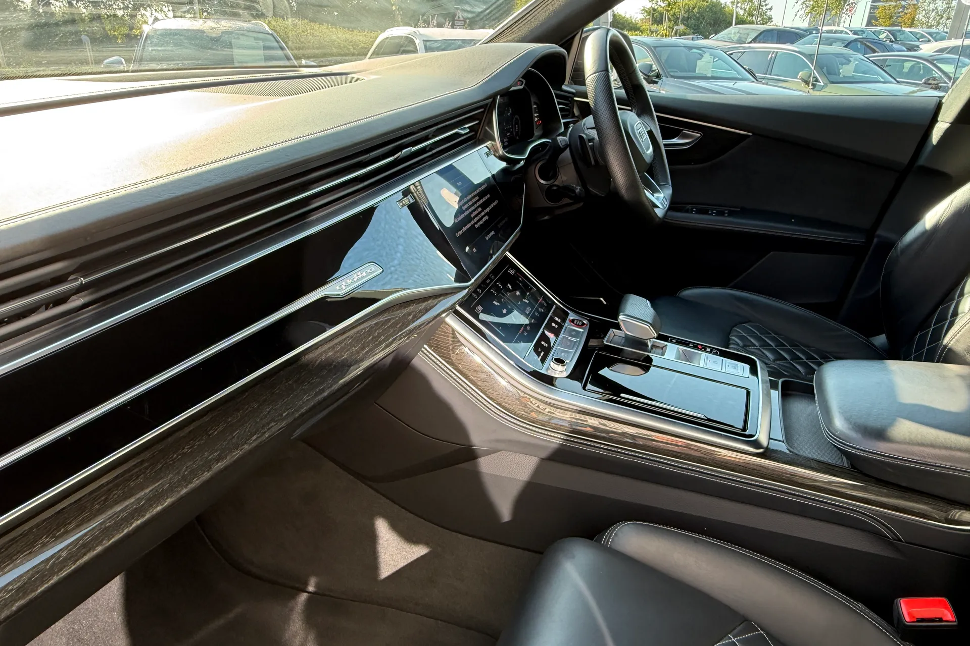 Audi Q8 thumbnail image number 14