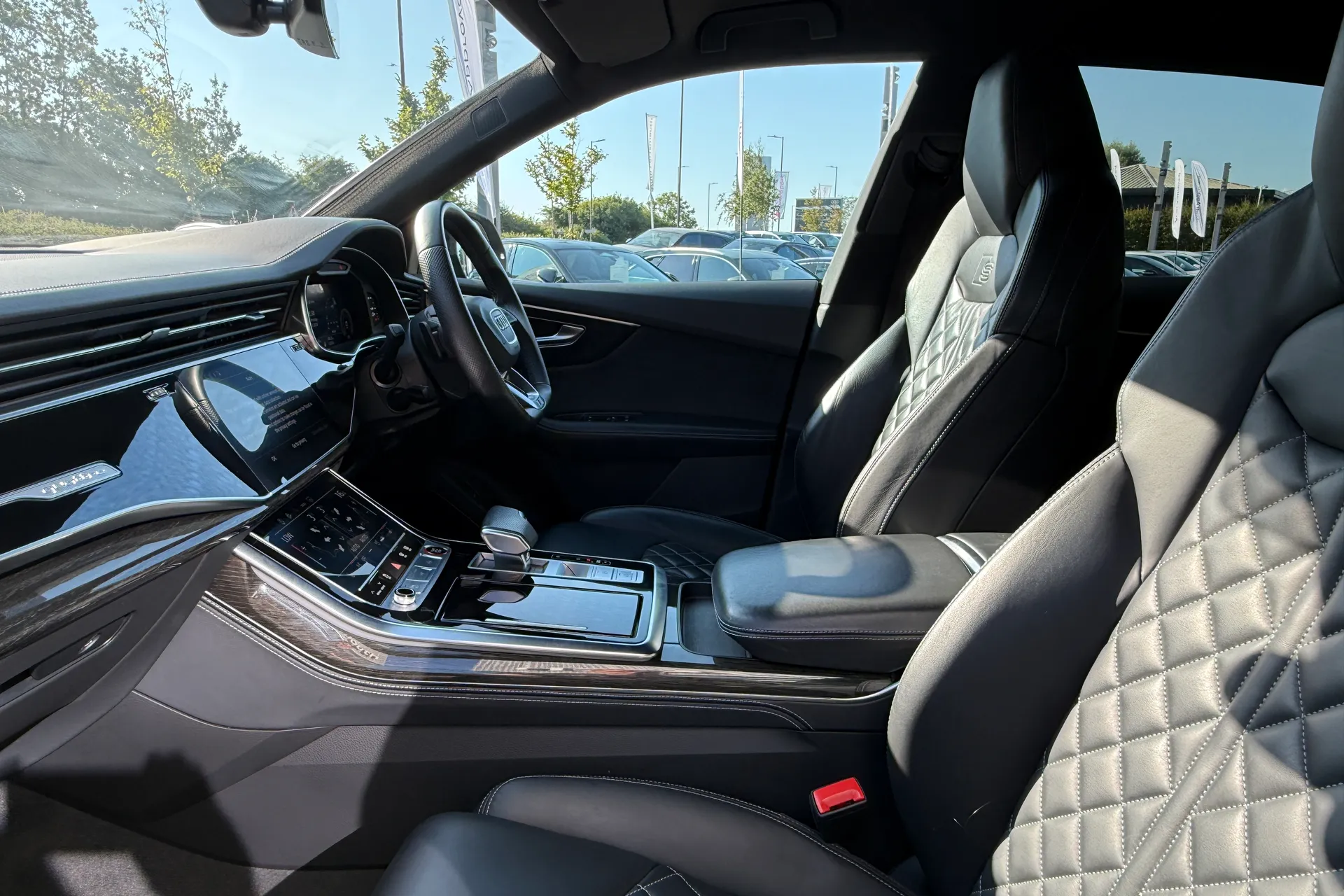 Audi Q8 thumbnail image number 19