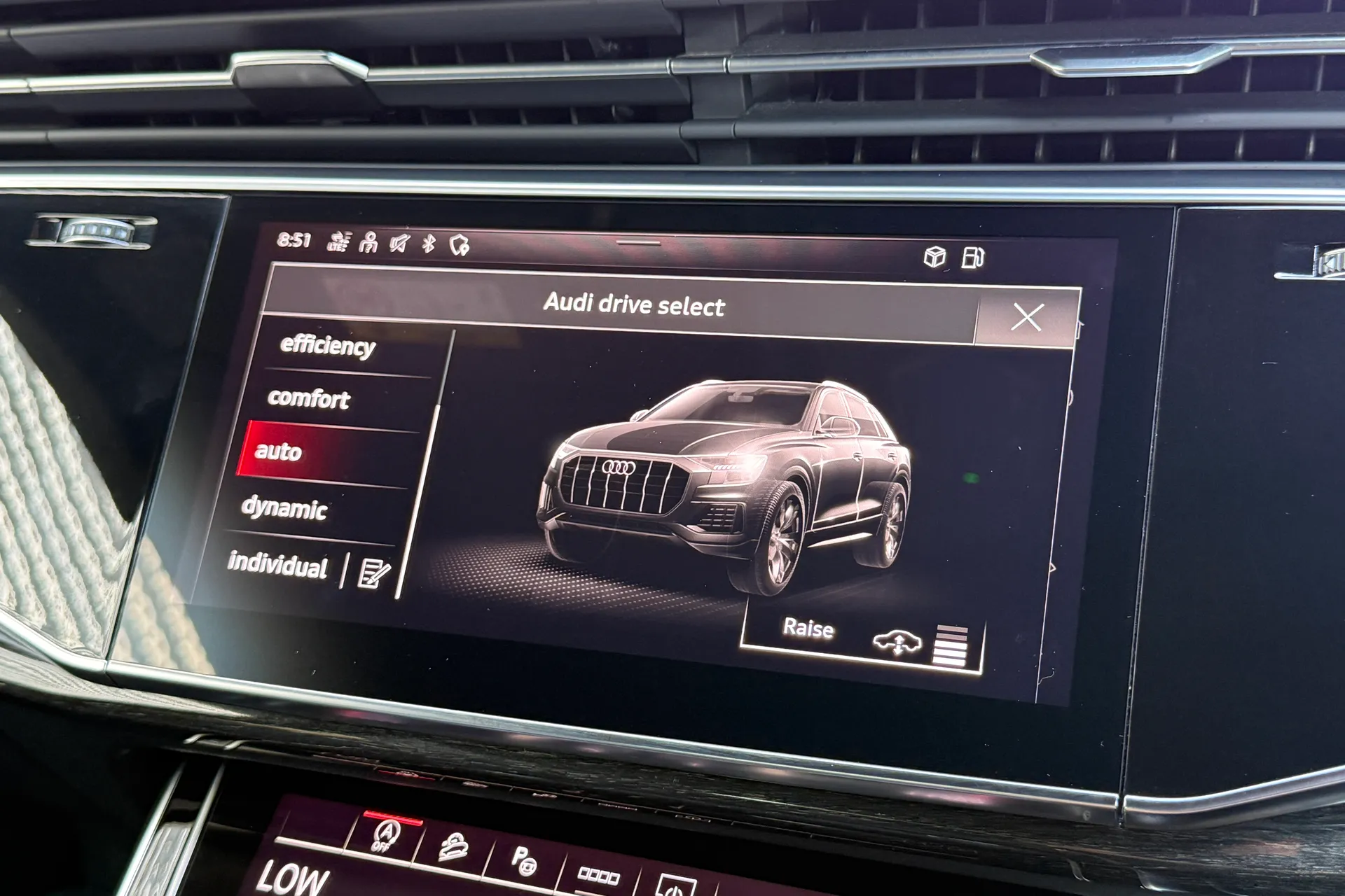 Audi Q8 thumbnail image number 27